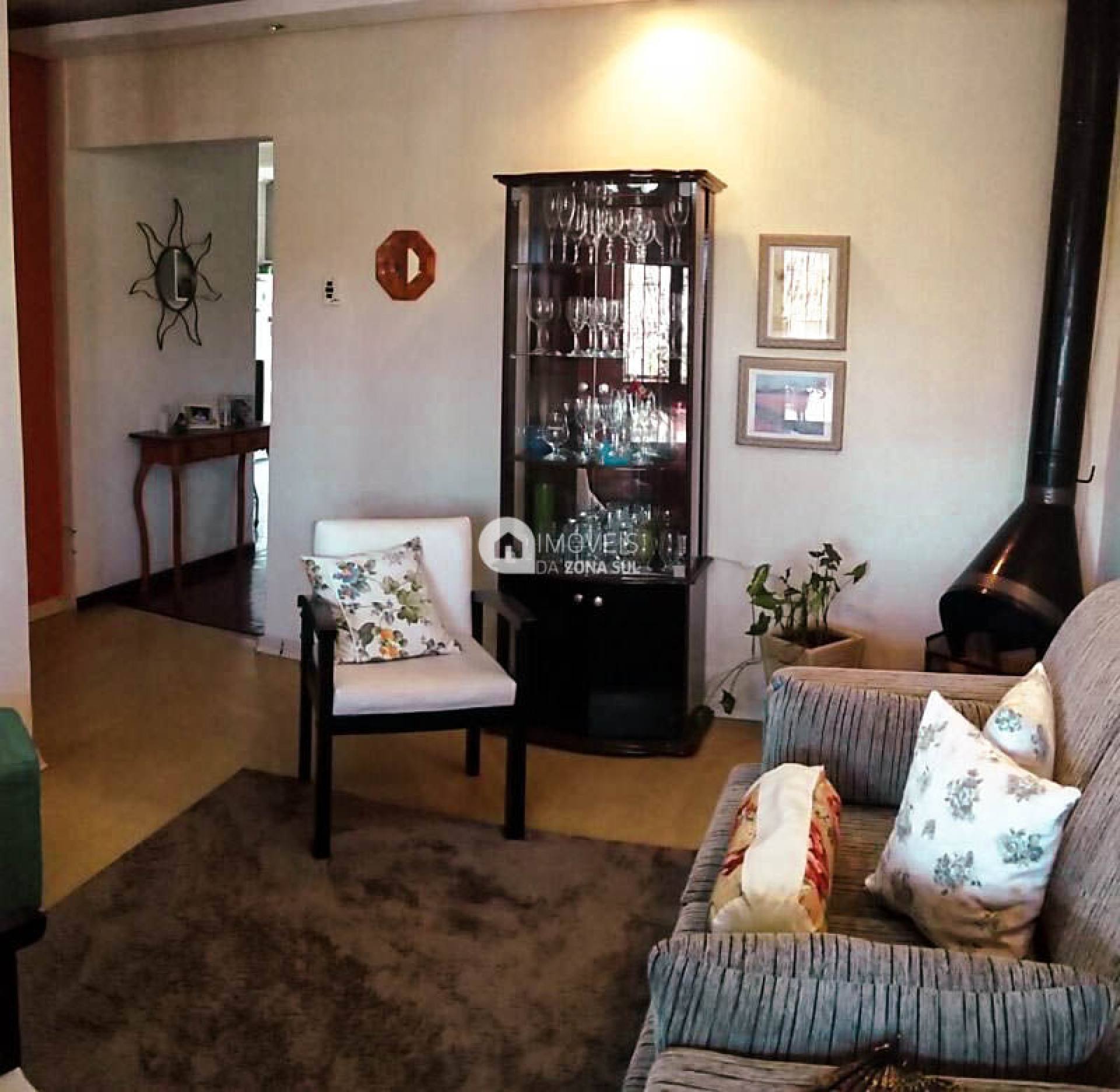 Ótima Casa Térrea com 3 Dormitórios na Hípica
