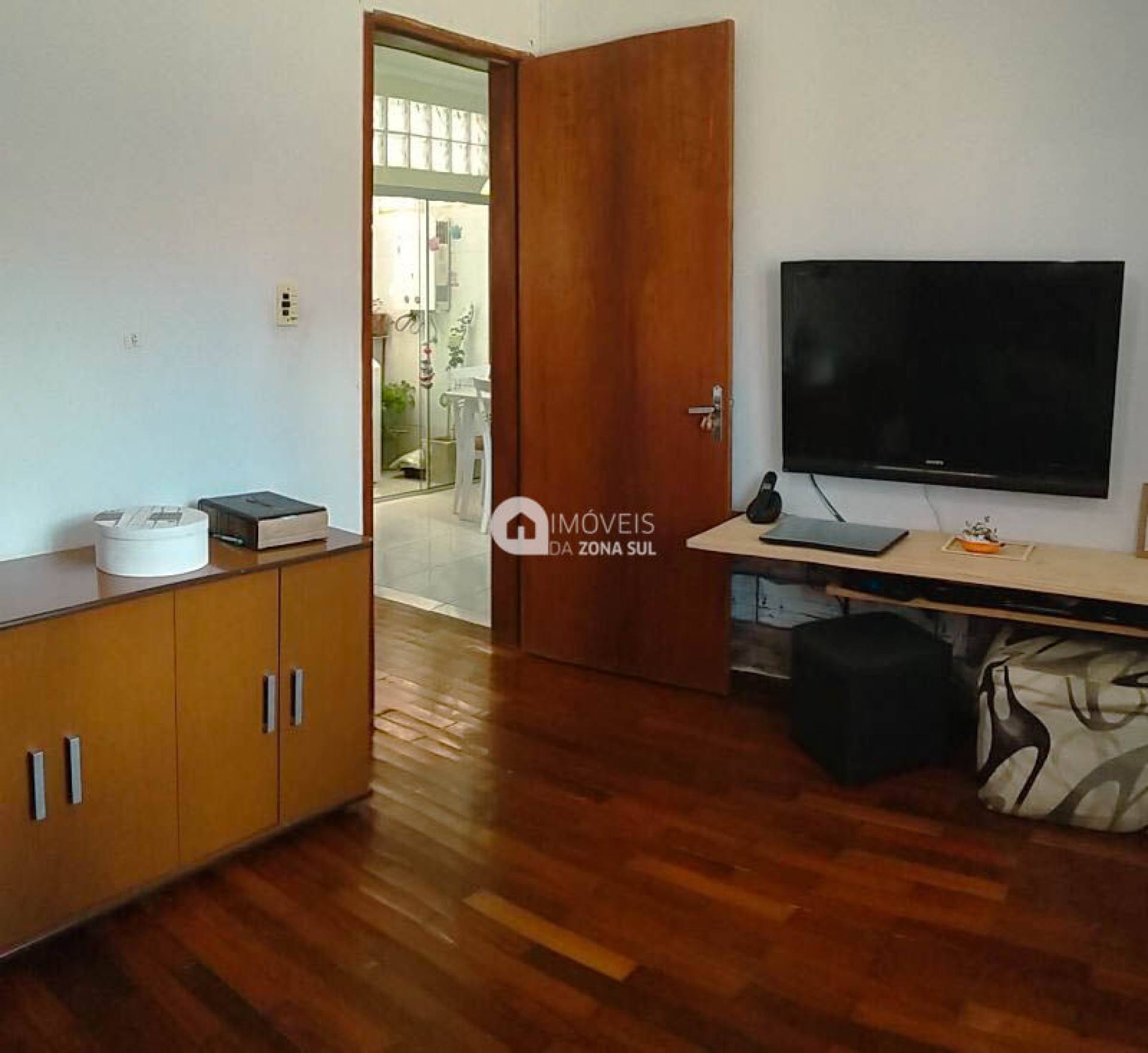Ótima Casa Térrea com 3 Dormitórios na Hípica