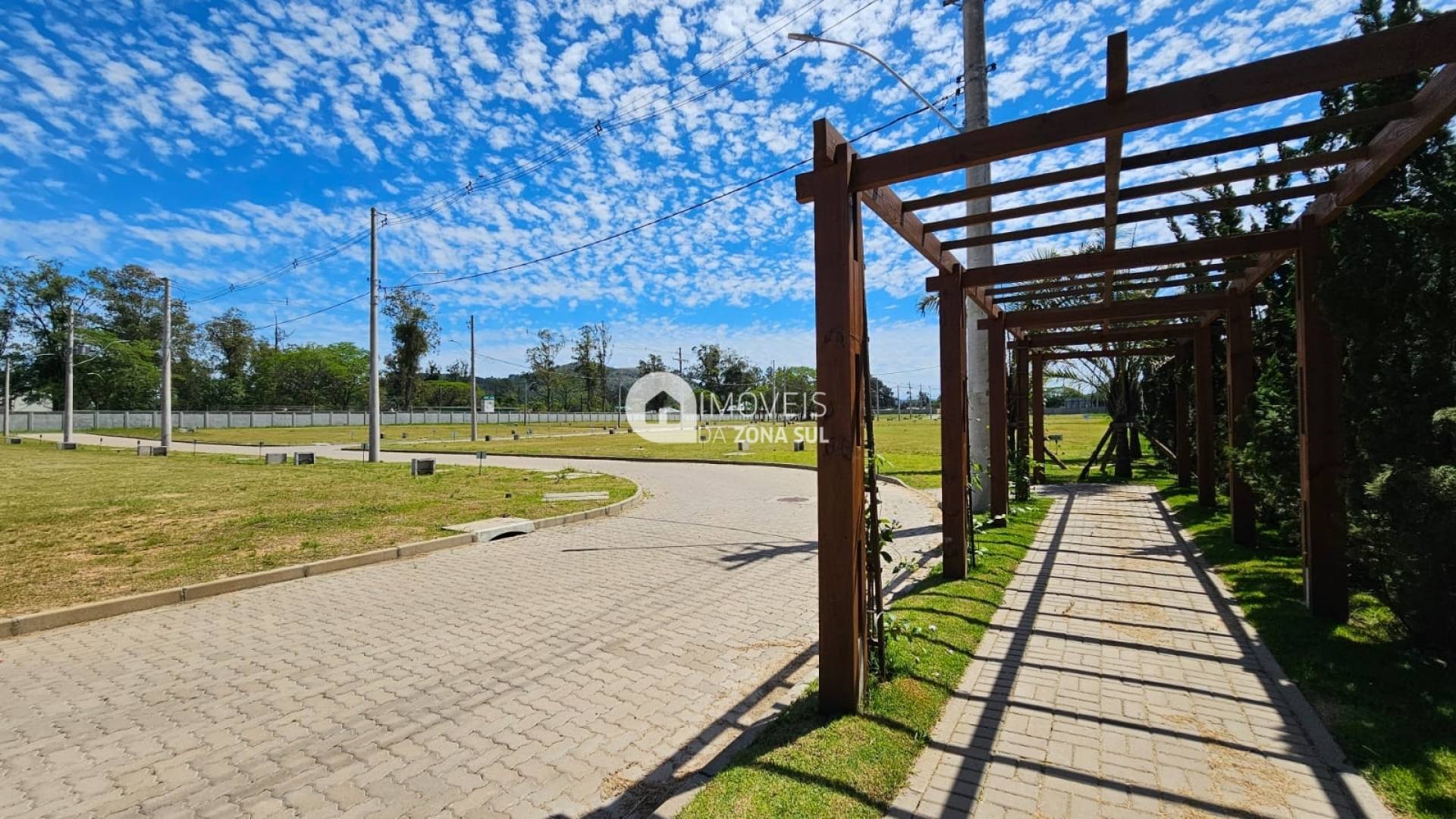 Amplo Terreno em Condomínio Fechado na Hípica