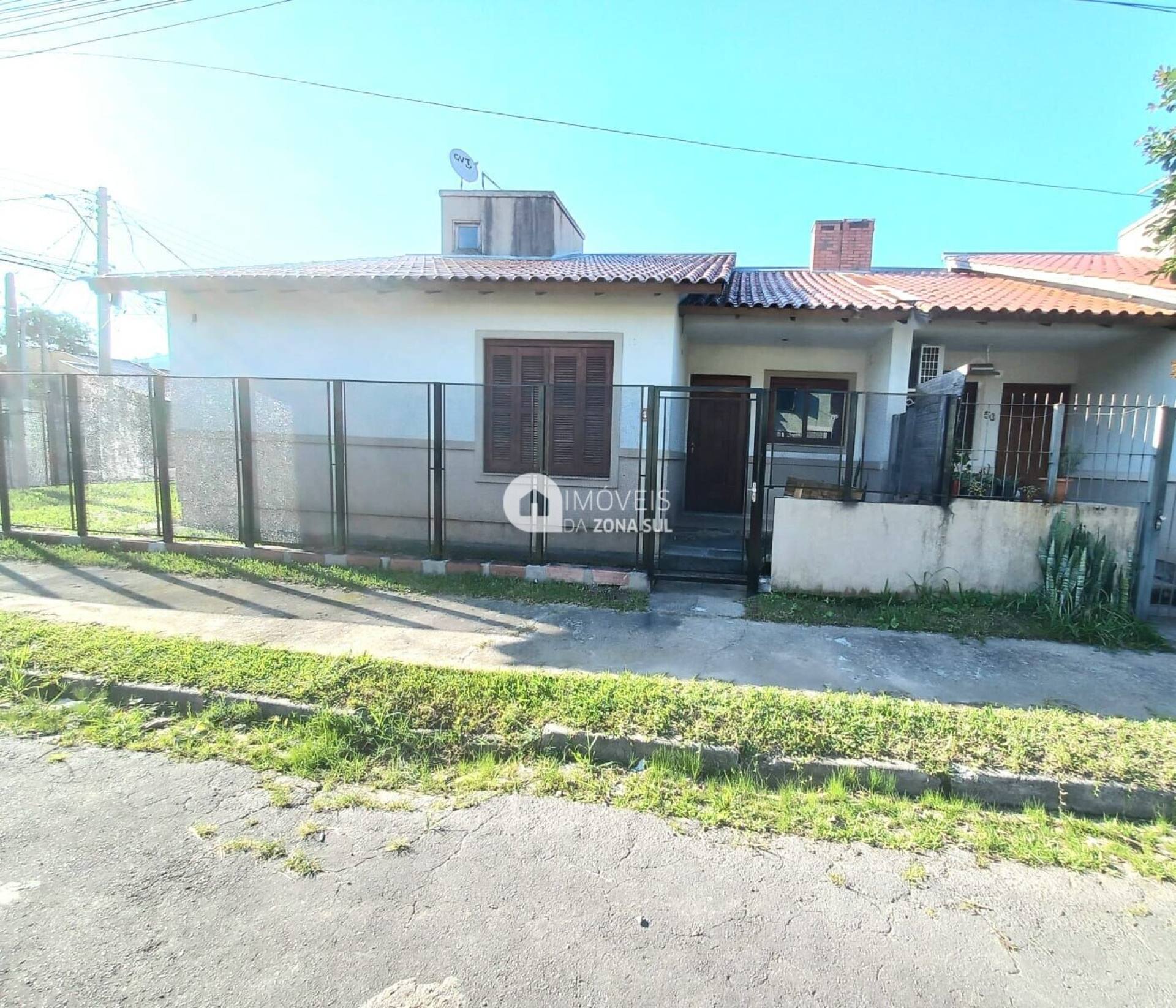 Casa para Vender com 1 vaga de garagem com 2 quartos 1 banheiro no bairro Hípica em Porto Alegre/RS