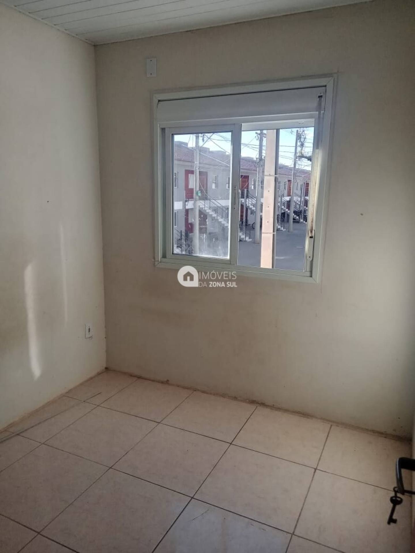 Sobrado para Vender com 1 vaga de garagem com 2 quartos 1 banheiro no bairro Restinga em Porto Alegre/RS
