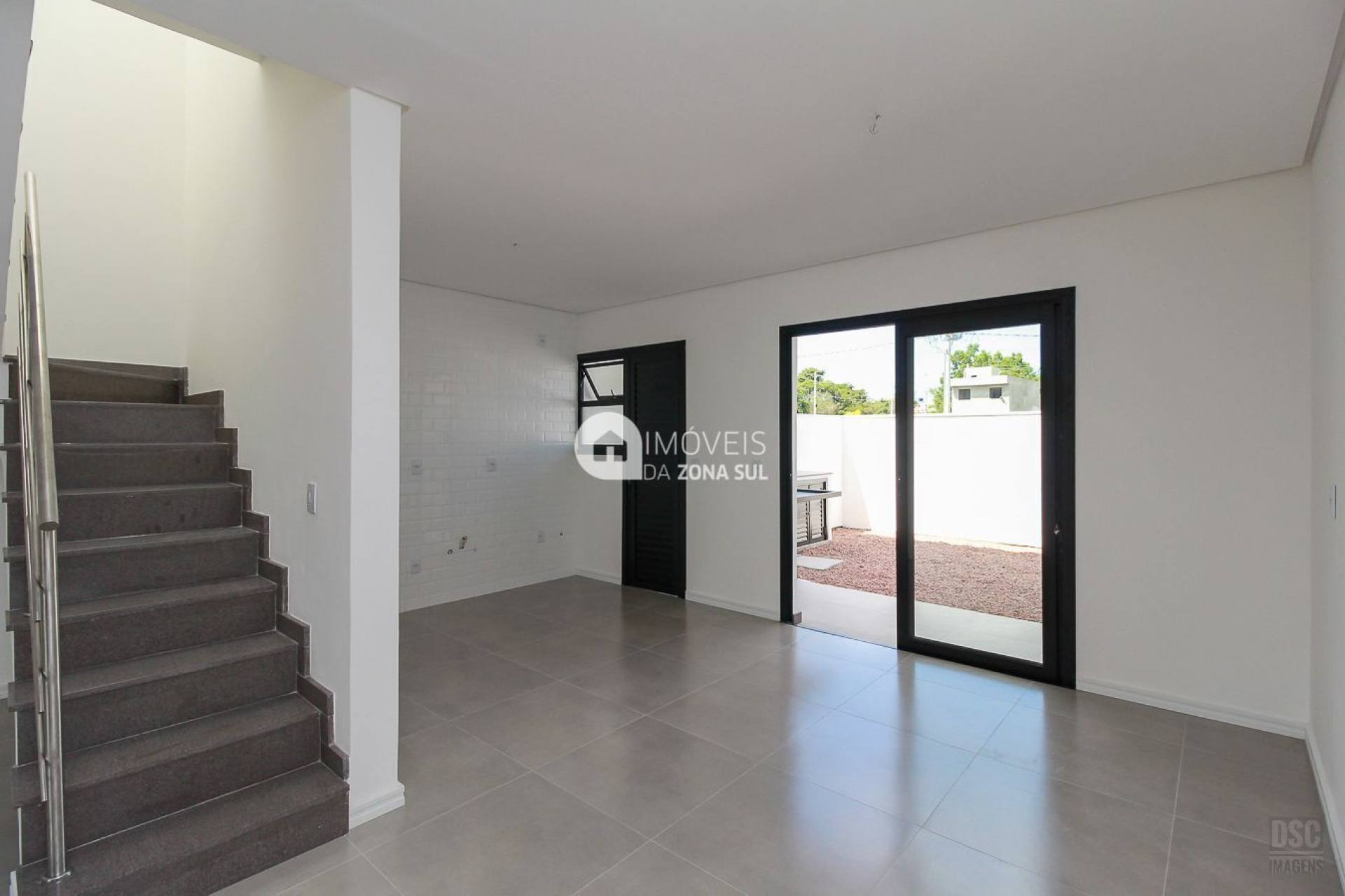 Casa para Vender com 2 vagas de garagem com 3 quartos 2 banheiros 1 suíte no bairro Campo Novo em Porto Alegre/RS