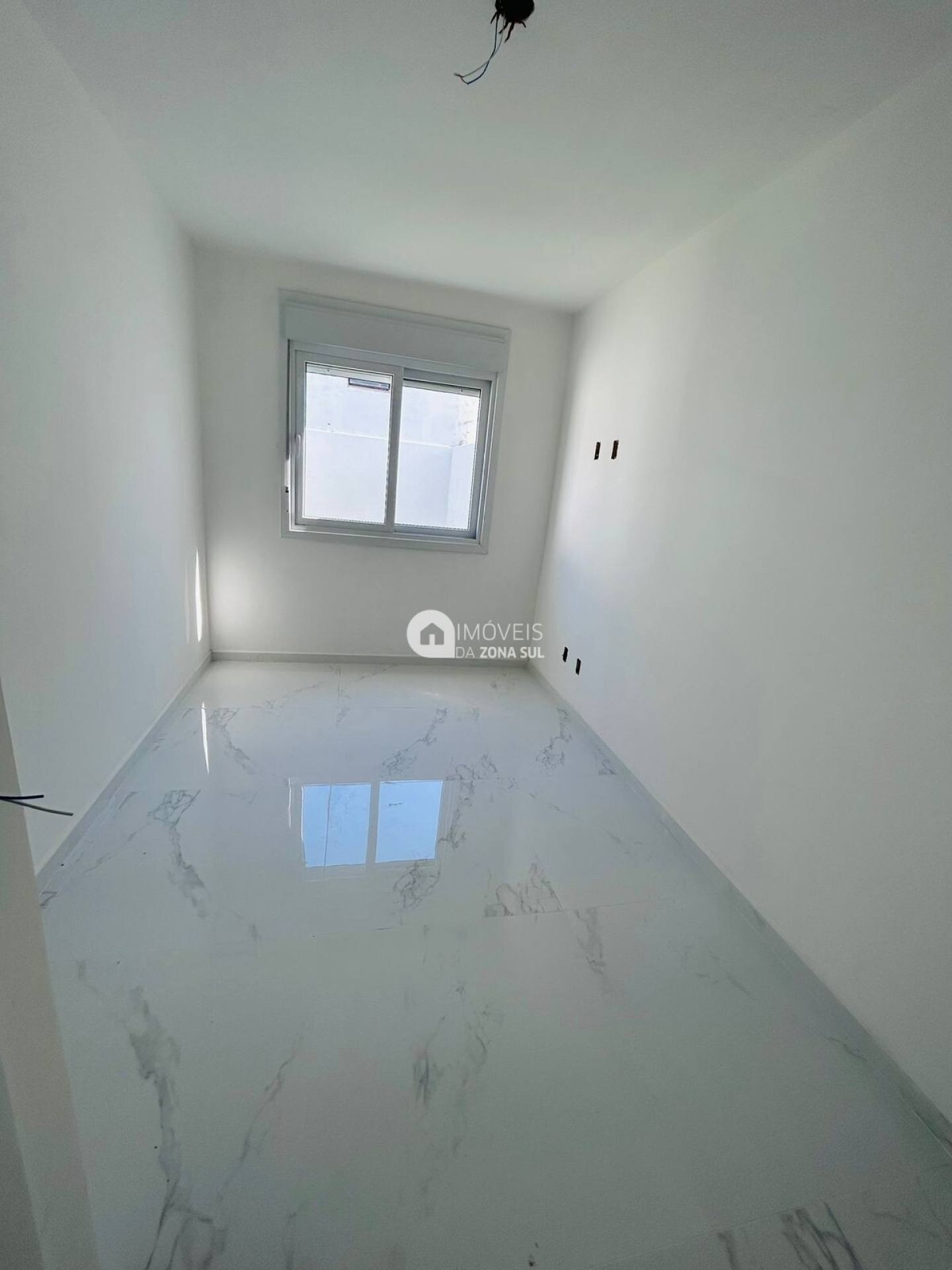 Casa para Vender com 1 vaga de garagem com 3 quartos 2 banheiros 1 suíte no bairro Aberta dos Morros em Porto Alegre/RS