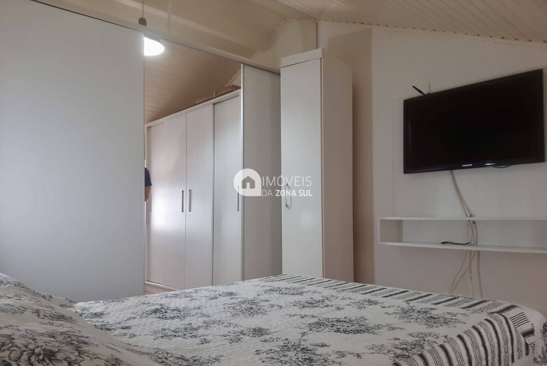 Sobrado para Vender com 1 vaga de garagem com 3 quartos 2 banheiros 1 suíte no bairro Vila Nova em Porto Alegre/RS