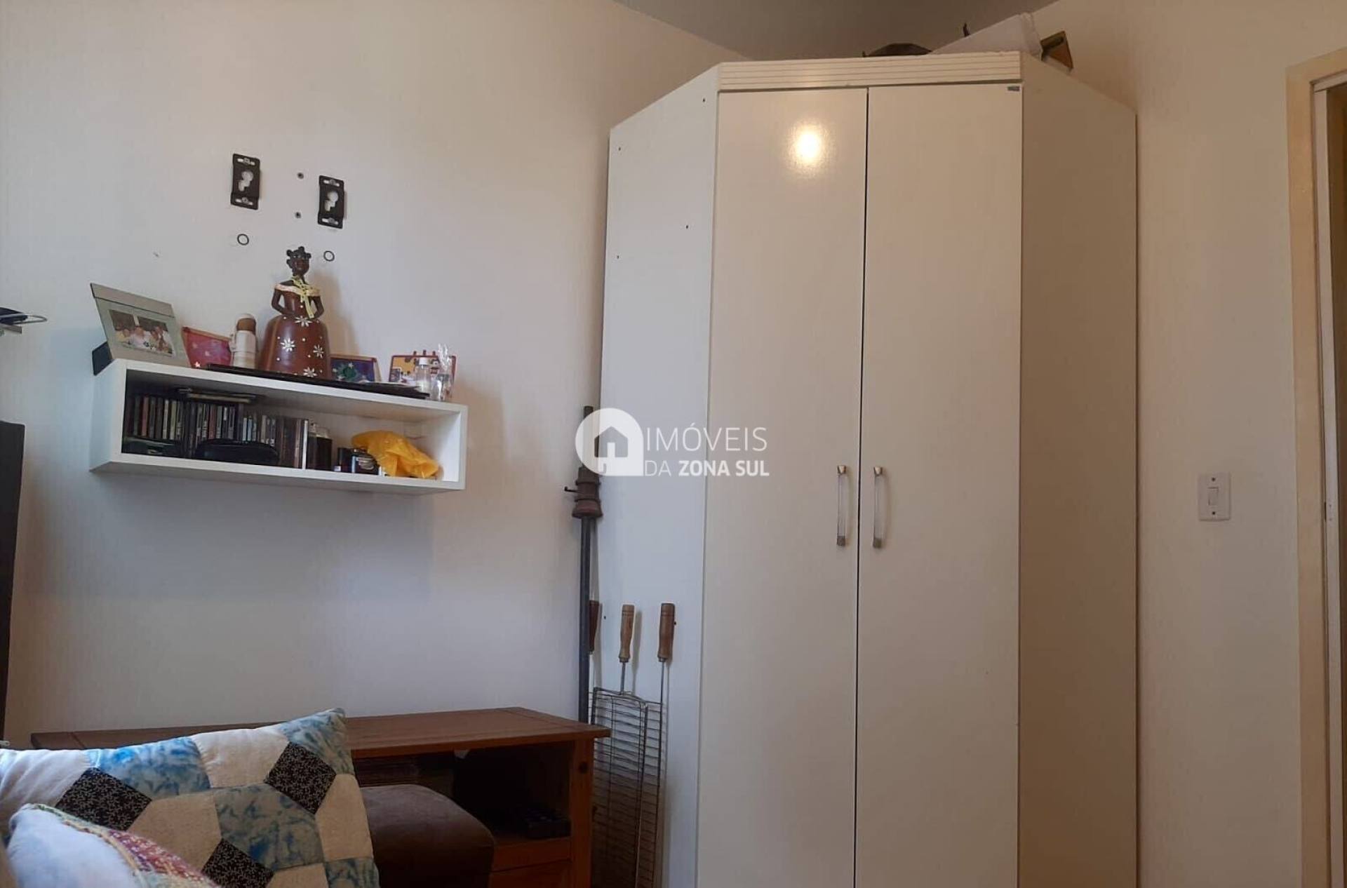 Sobrado para Vender com 1 vaga de garagem com 3 quartos 2 banheiros 1 suíte no bairro Vila Nova em Porto Alegre/RS