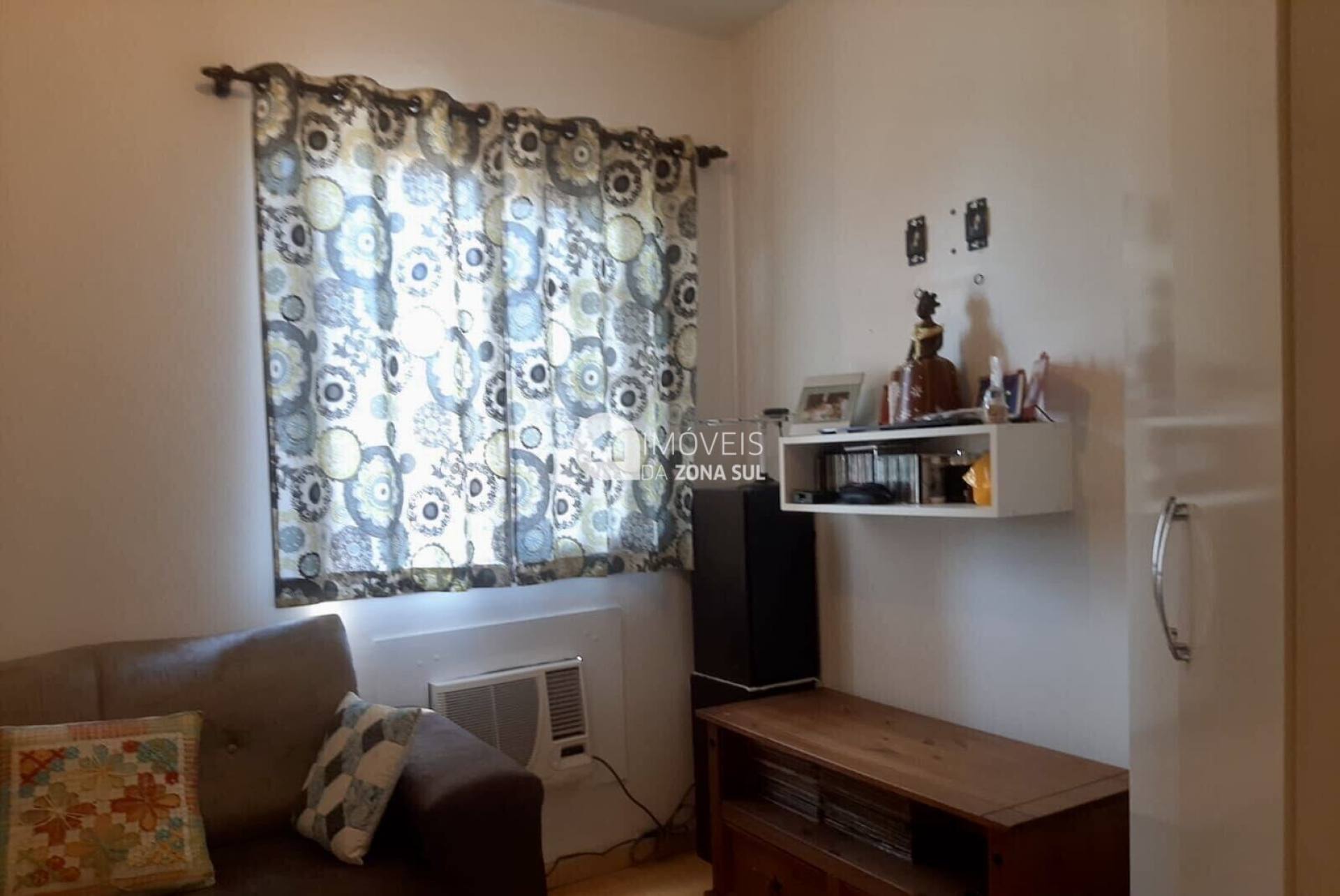 Sobrado para Vender com 1 vaga de garagem com 3 quartos 2 banheiros 1 suíte no bairro Vila Nova em Porto Alegre/RS