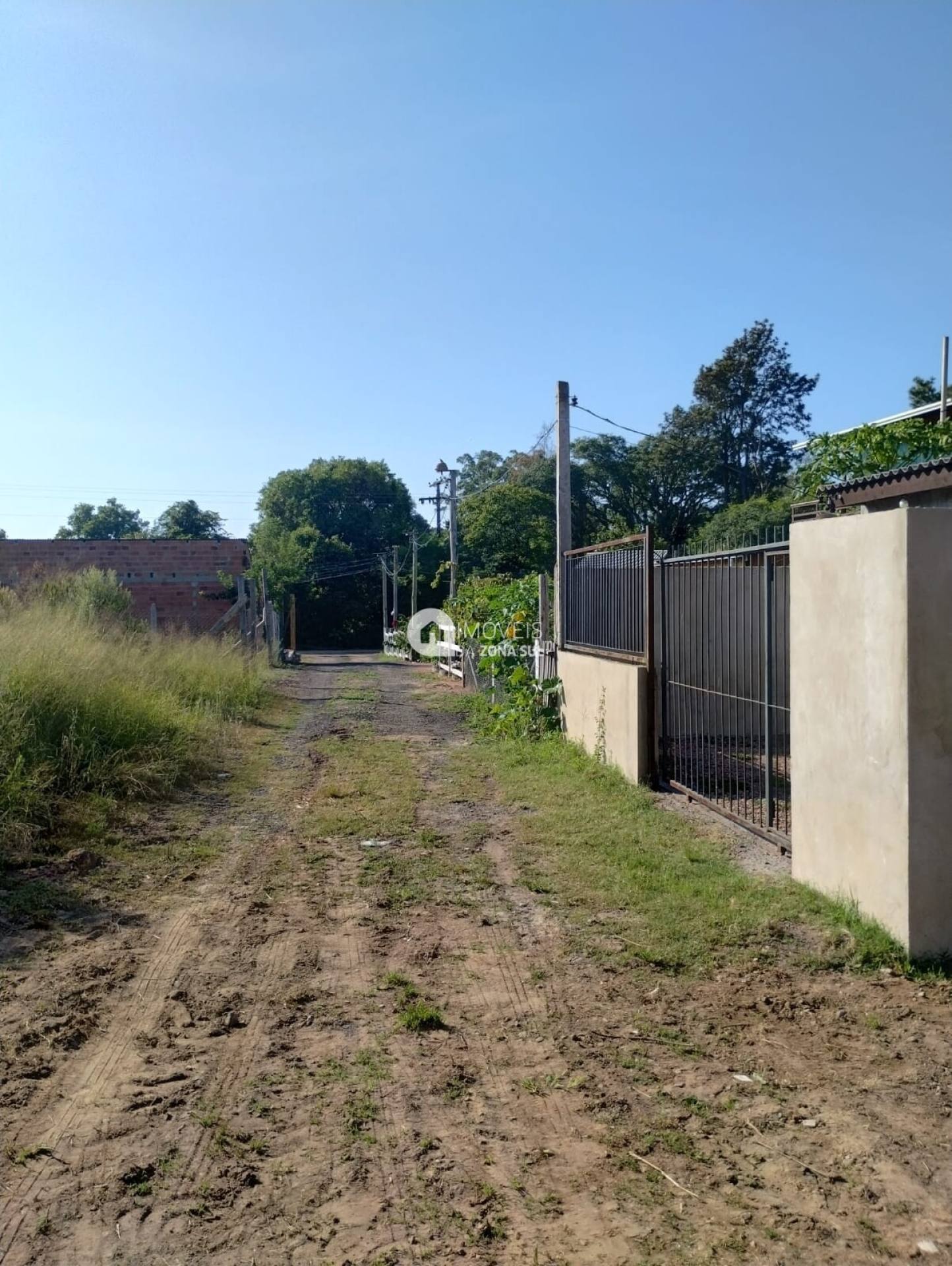 Casa para Vender com 1 vaga de garagem com 3 quartos 1 banheiro no bairro Lageado em Porto Alegre/RS