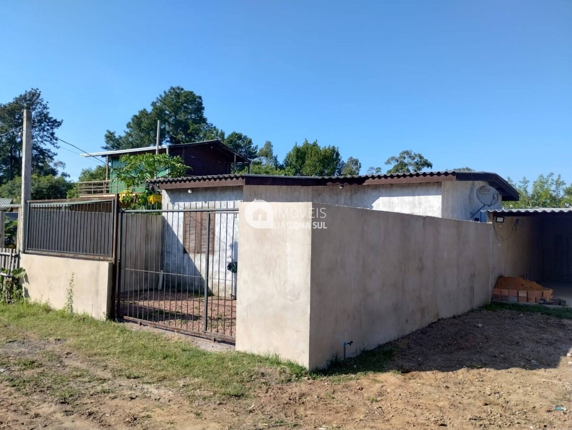 Casa para Vender com 1 vaga de garagem com 3 quartos 1 banheiro no bairro Lageado em Porto Alegre/RS