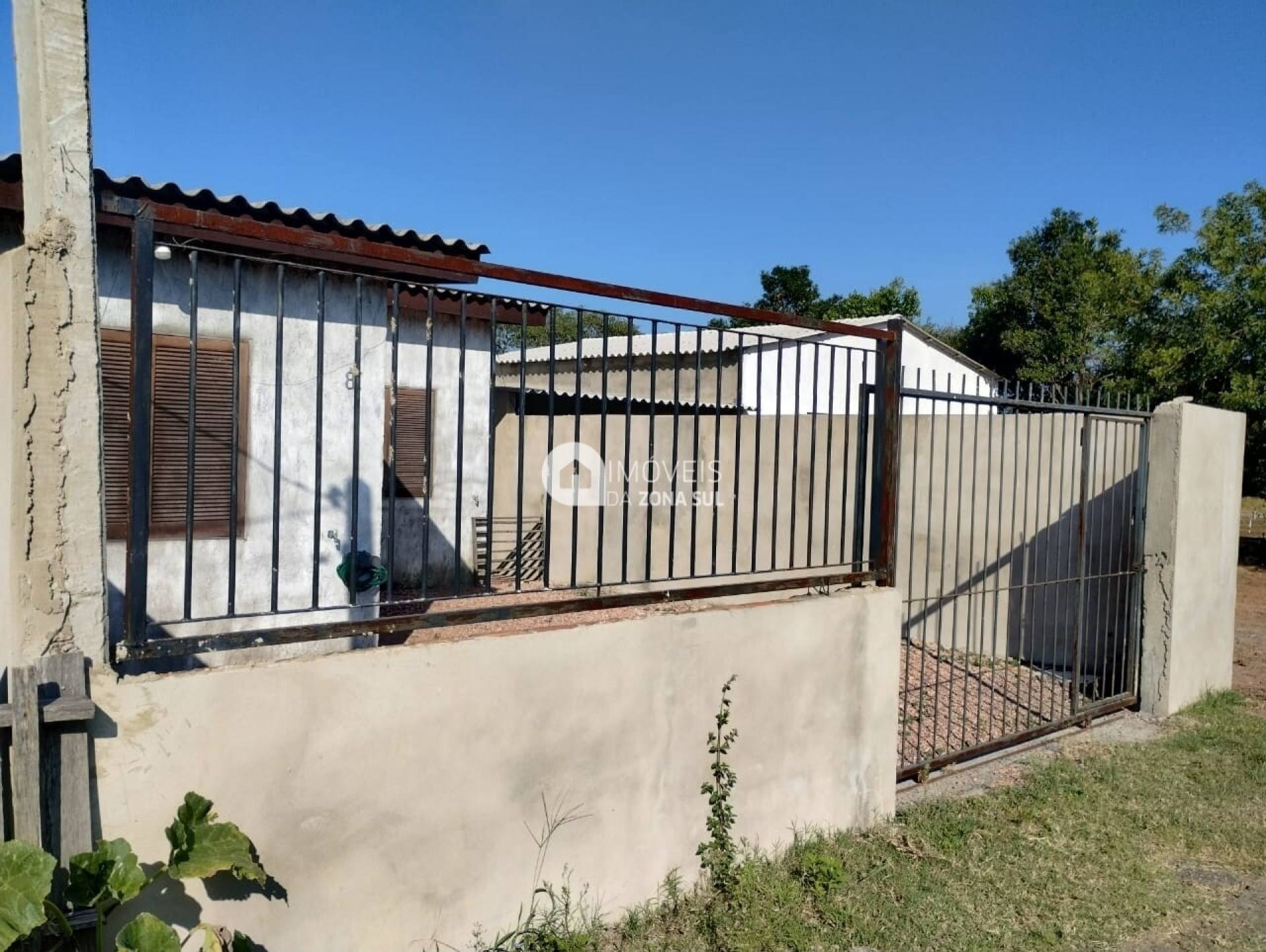 Casa para Vender com 1 vaga de garagem com 3 quartos 1 banheiro no bairro Lageado em Porto Alegre/RS