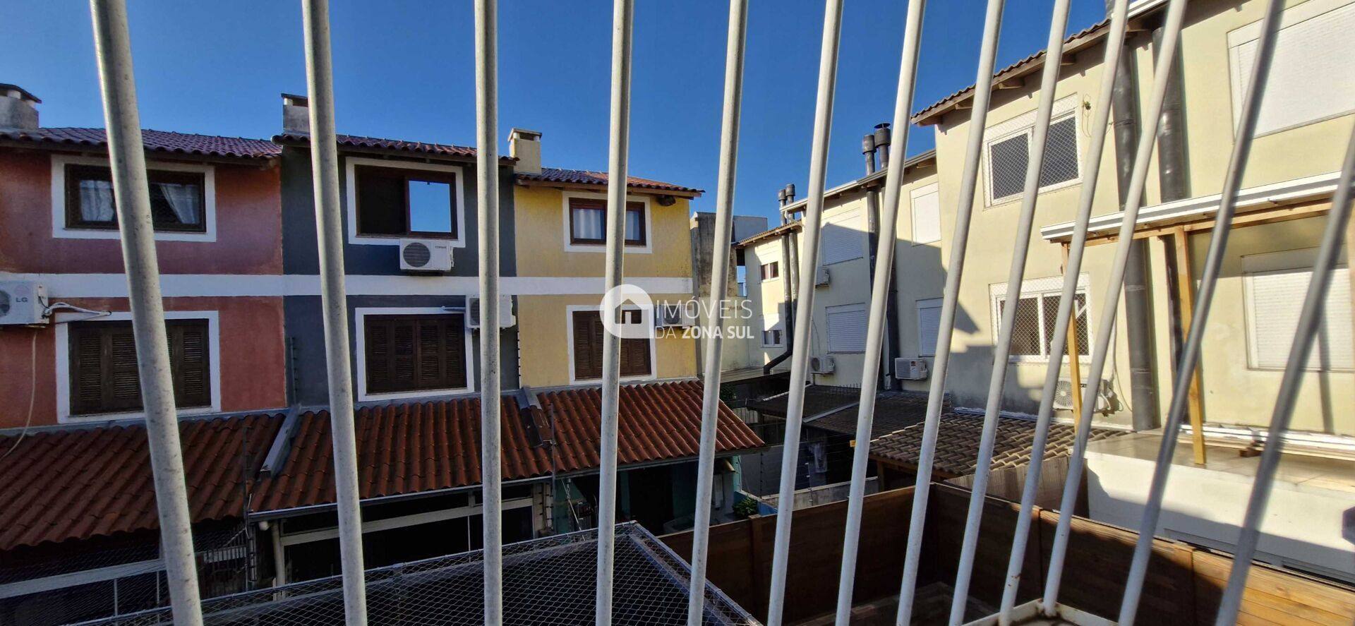 Sobrado para Vender com 2 vagas de garagem com 2 quartos 3 banheiros 2 suítes no bairro Hípica em Porto Alegre/RS