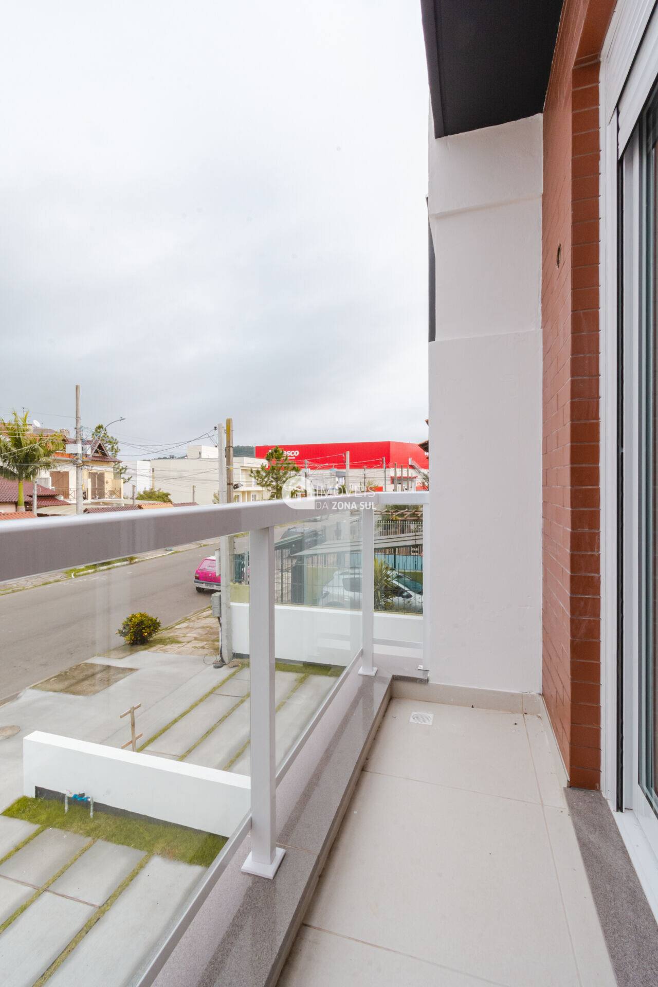 Lindo sobrado de 3 dormitórios, incluindo uma suíte, em uma localização privilegiada no prestigioso Hípica Boulevard