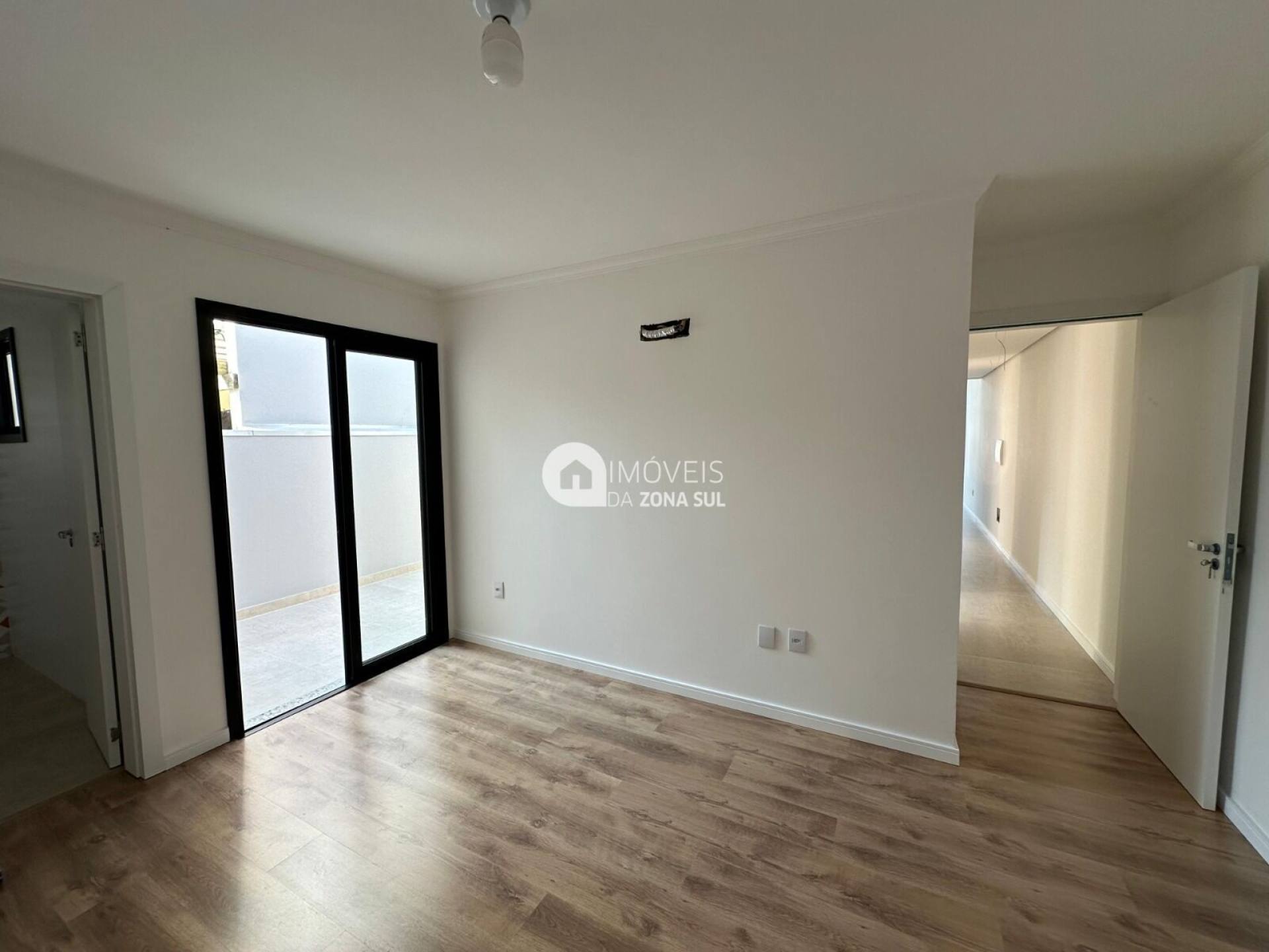 Casa para Vender com 2 vagas de garagem com 3 quartos 2 banheiros 1 suíte no bairro Hípica em Porto Alegre/RS