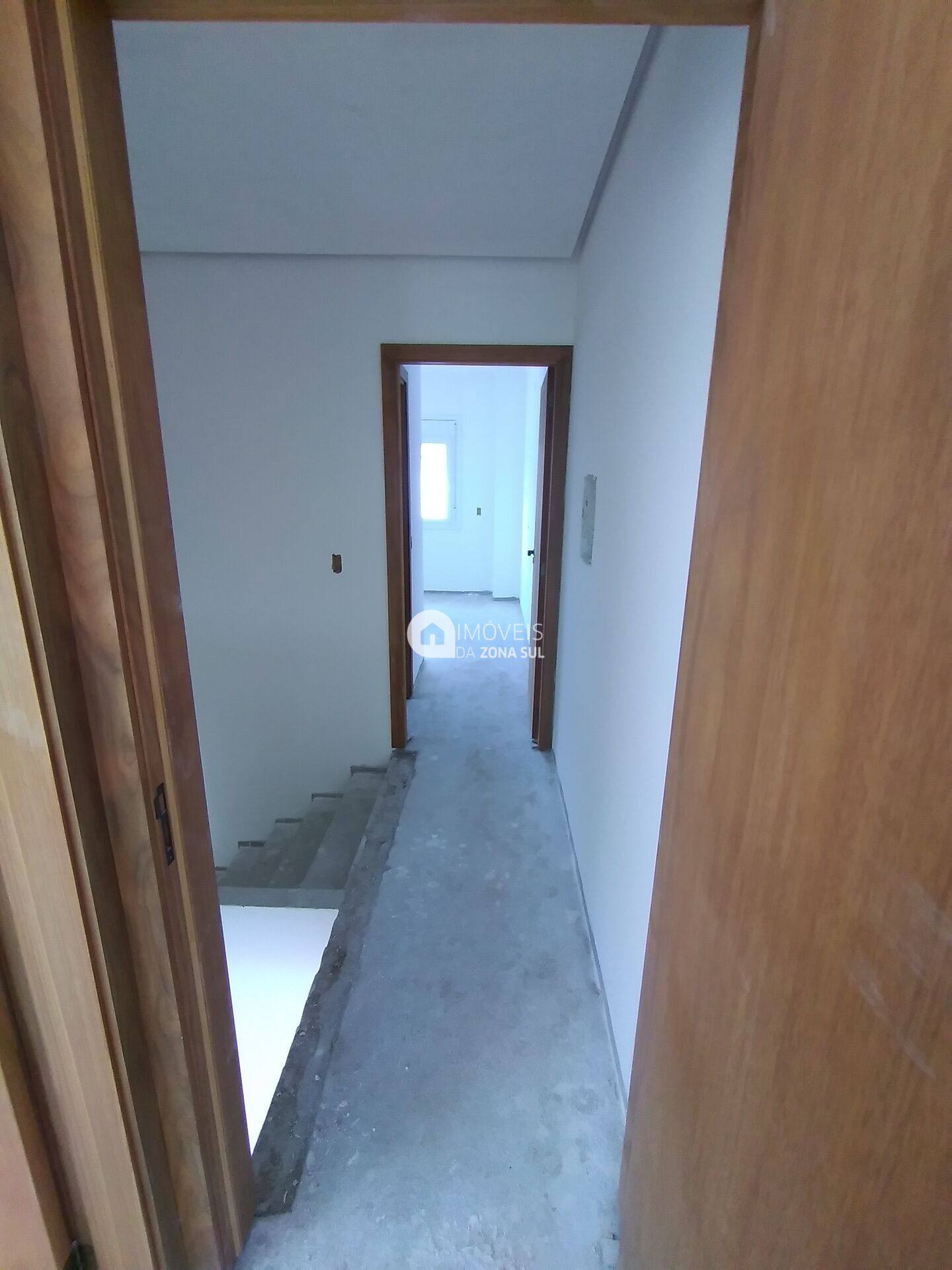 Sobrado para Vender com 1 vaga de garagem com 2 quartos 2 banheiros 2 suítes no bairro Hípica em Porto Alegre/RS