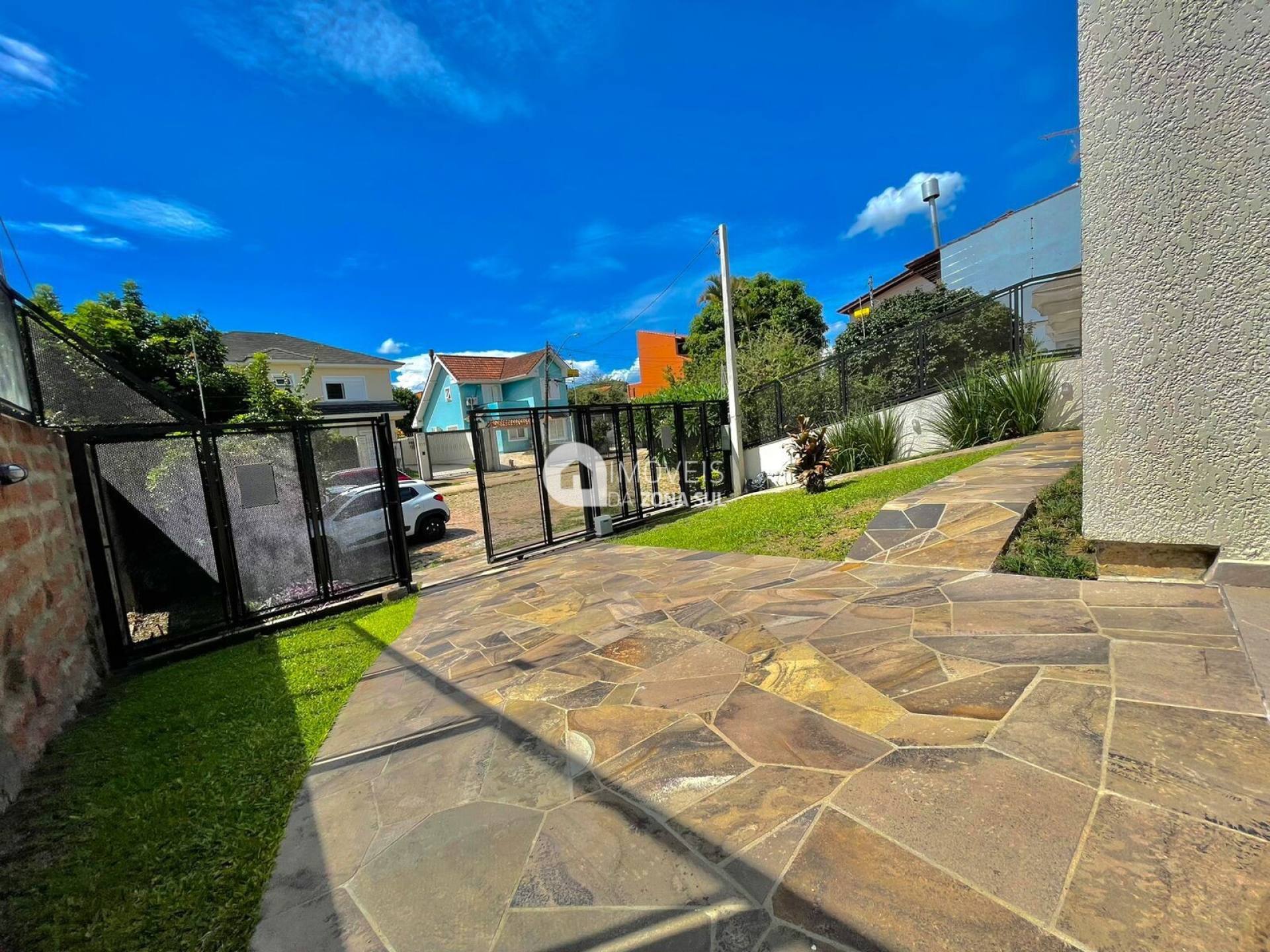 Casa para Vender com 2 vagas de garagem com 3 quartos 3 banheiros 3 suítes no bairro Espírito Santo em Porto Alegre/RS