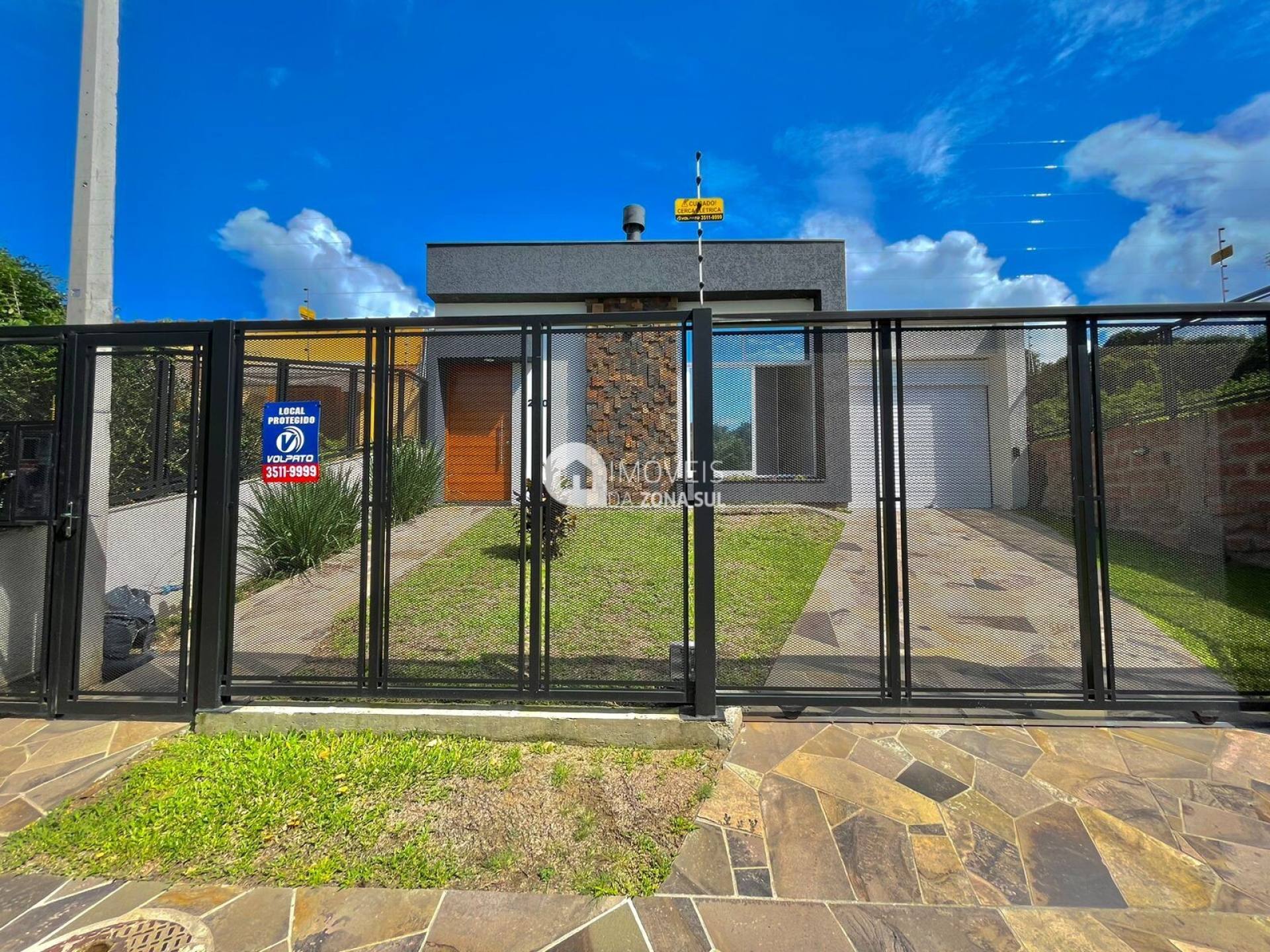 Casa para Vender com 2 vagas de garagem com 3 quartos 3 banheiros 3 suítes no bairro Espírito Santo em Porto Alegre/RS