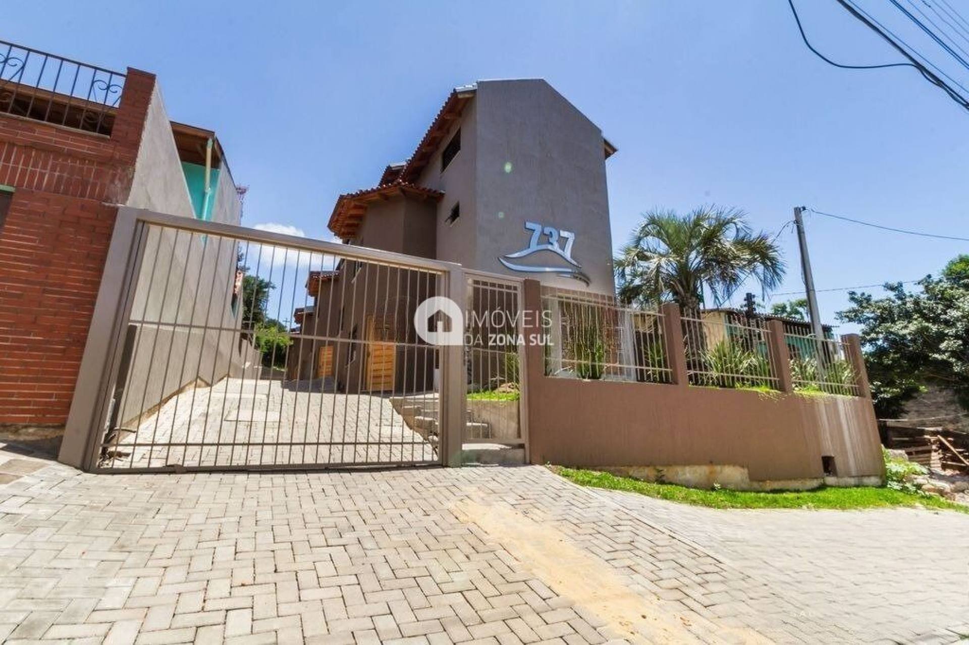 Sobrado para Vender com 1 vaga de garagem com 2 quartos 2 banheiros 1 suíte no bairro Nonoai em Porto Alegre/RS