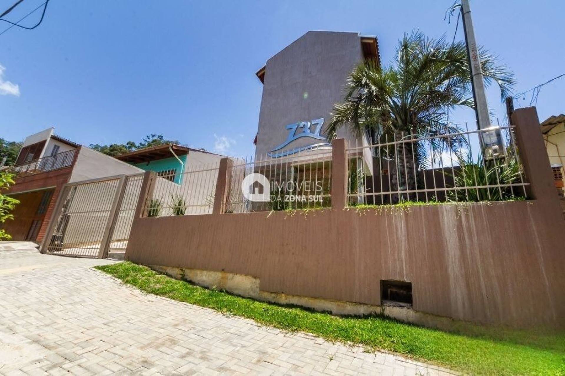 Sobrado para Vender com 1 vaga de garagem com 2 quartos 2 banheiros 1 suíte no bairro Nonoai em Porto Alegre/RS