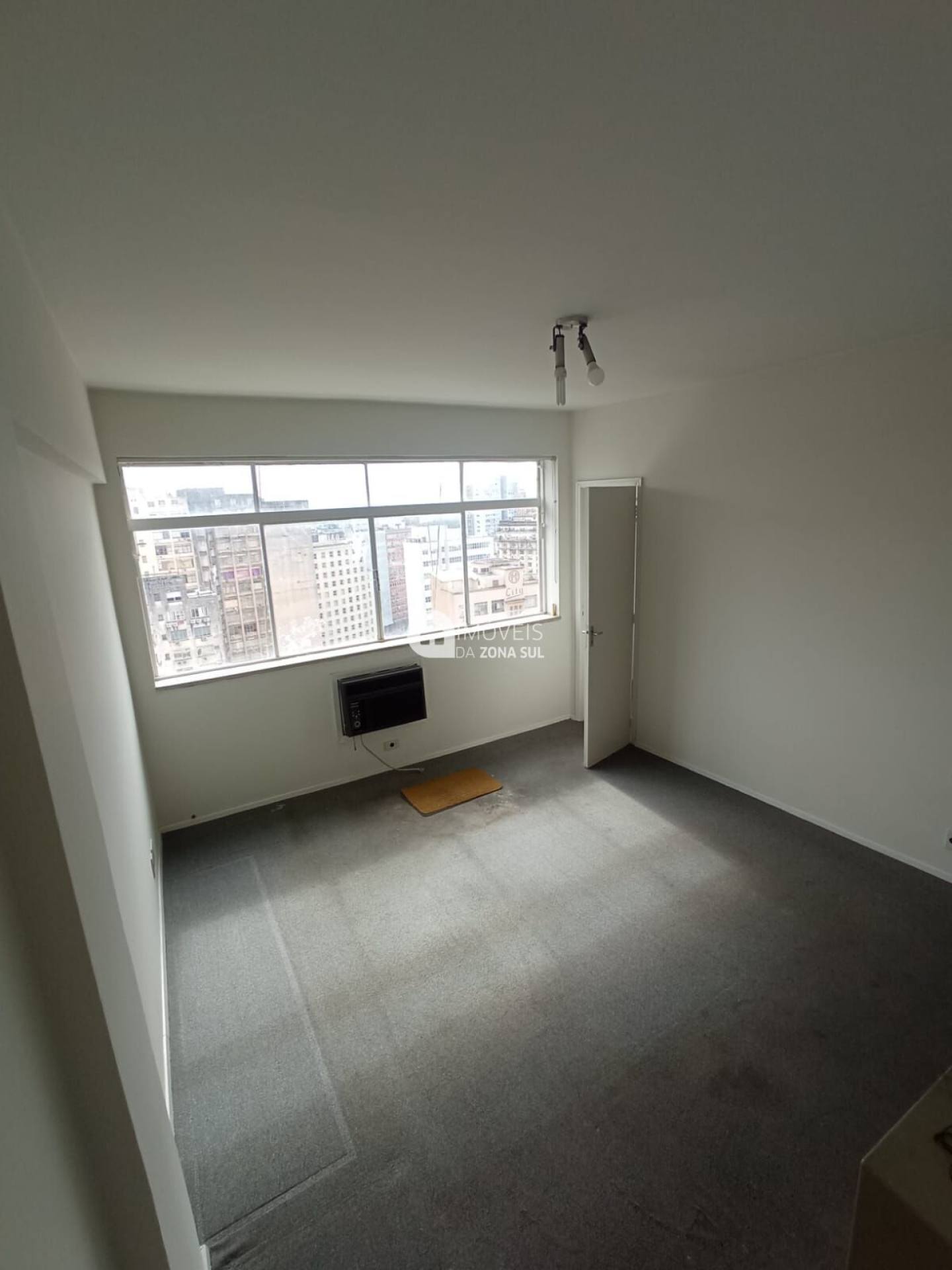 Sala comercial em Galeria Malcon
