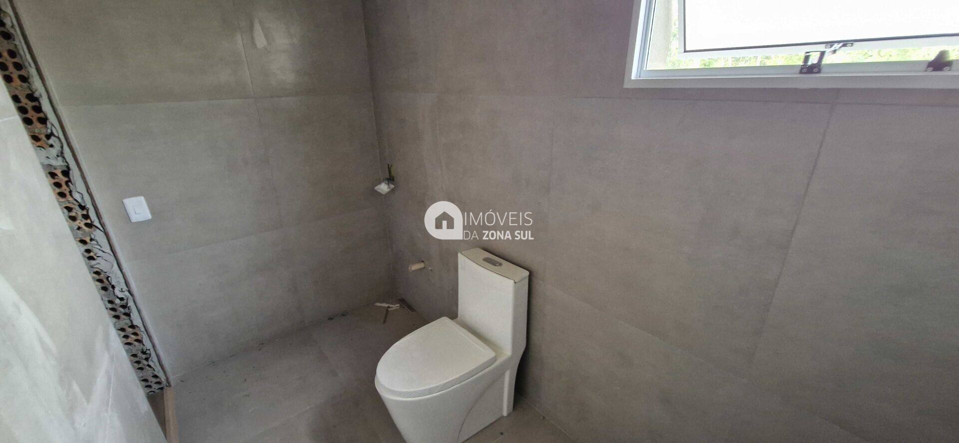 Sobrado para Vender com 1 vaga de garagem com 3 quartos 4 banheiros 1 suíte no bairro Augusta em Viamão/RS