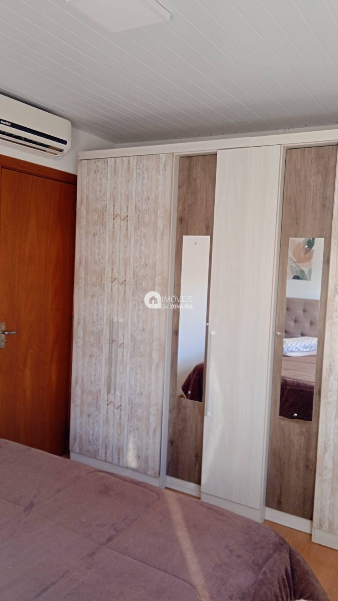 Casa 2 dormitórios em Condomínio na Restinga