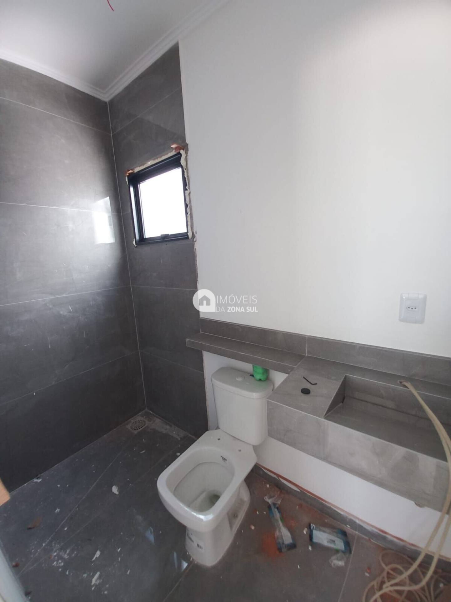 Casa para Vender com 2 vagas de garagem com 3 quartos 2 banheiros 1 suíte no bairro Aberta dos Morros em Porto Alegre/RS