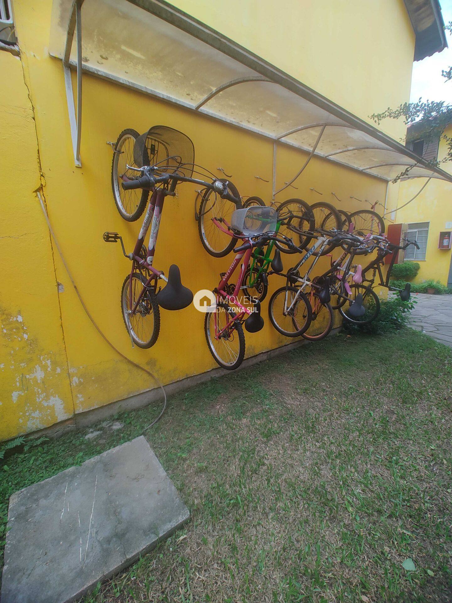 Casa para Vender com 2 quartos 1 banheiro no bairro Cavalhada em Porto Alegre/RS