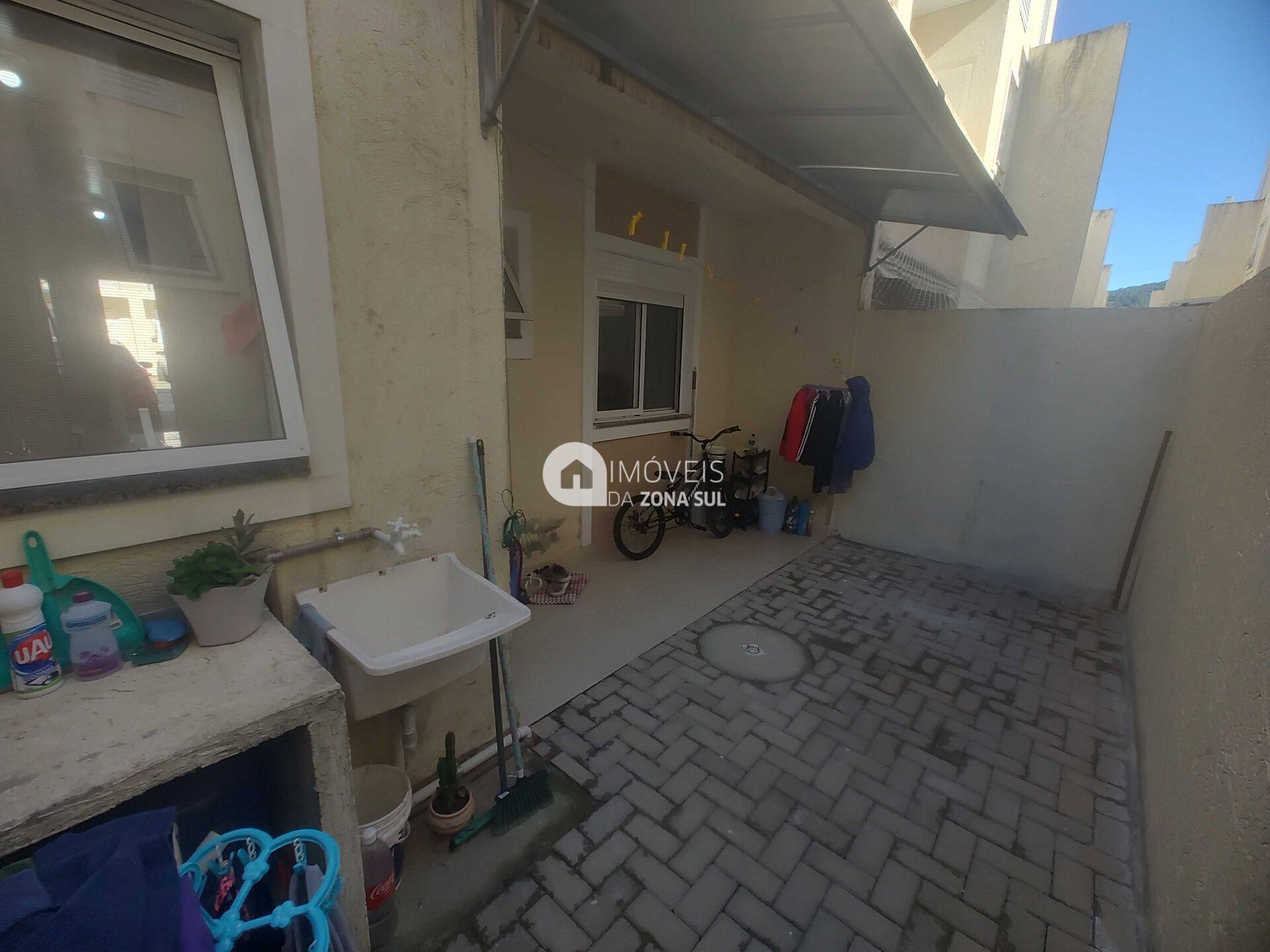 Casa para Vender com 1 vaga de garagem com 2 quartos 1 banheiro no bairro Hípica em Porto Alegre/RS