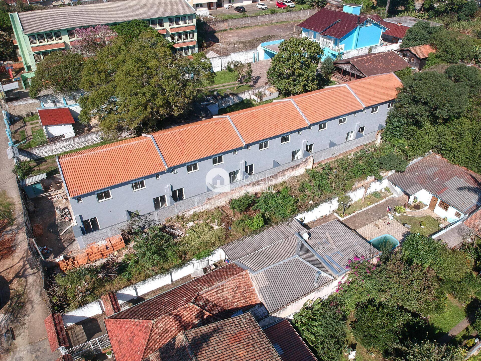 Sobrado para Vender com 1 vaga de garagem com 2 quartos 1 banheiro no bairro Nonoai em Porto Alegre/RS