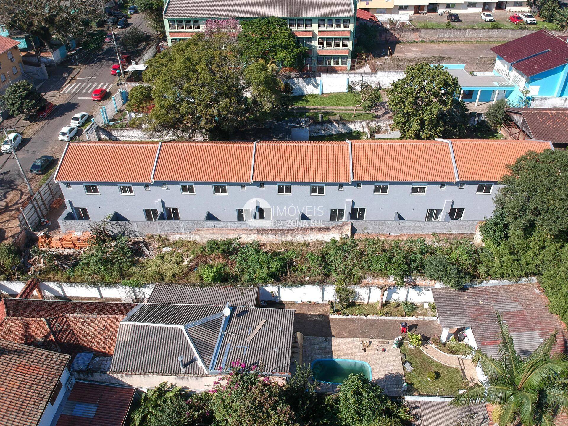 Sobrado para Vender com 1 vaga de garagem com 2 quartos 1 banheiro no bairro Nonoai em Porto Alegre/RS