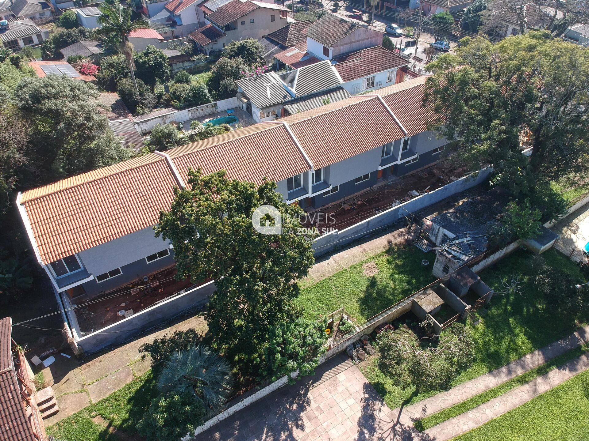 Sobrado para Vender com 1 vaga de garagem com 2 quartos 1 banheiro no bairro Nonoai em Porto Alegre/RS