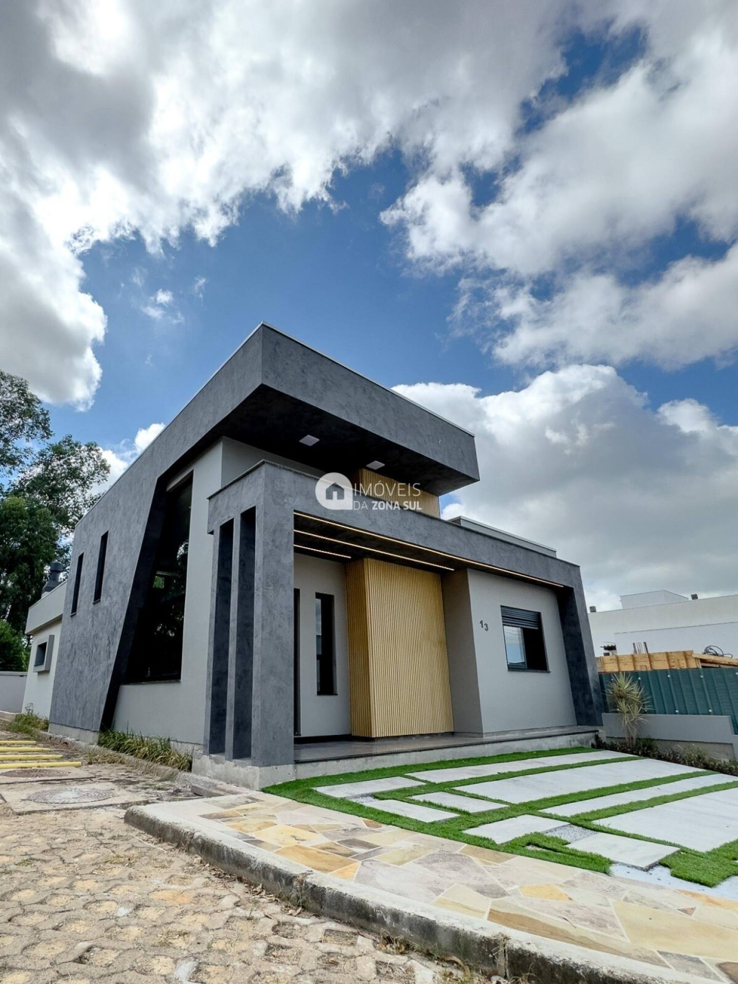 Casa para Vender com 2 vagas de garagem com 3 quartos 2 banheiros 1 suíte no bairro Hípica em Porto Alegre/RS