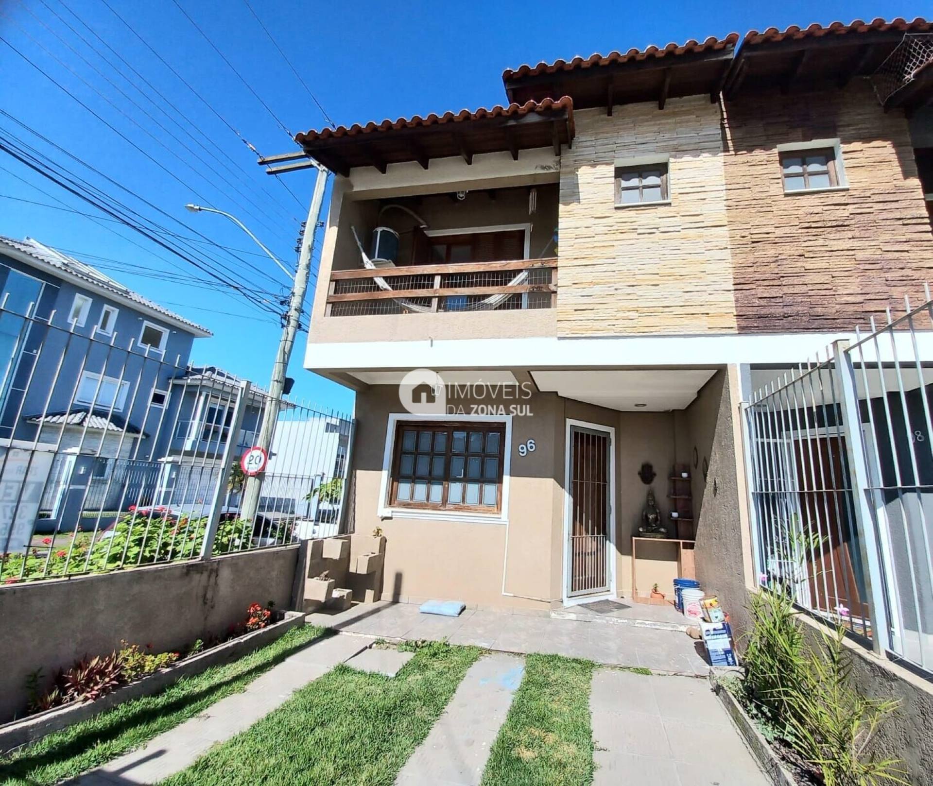 Casa para Vender com 2 vagas de garagem com 3 quartos 2 banheiros 1 suíte no bairro Hípica em Porto Alegre/RS