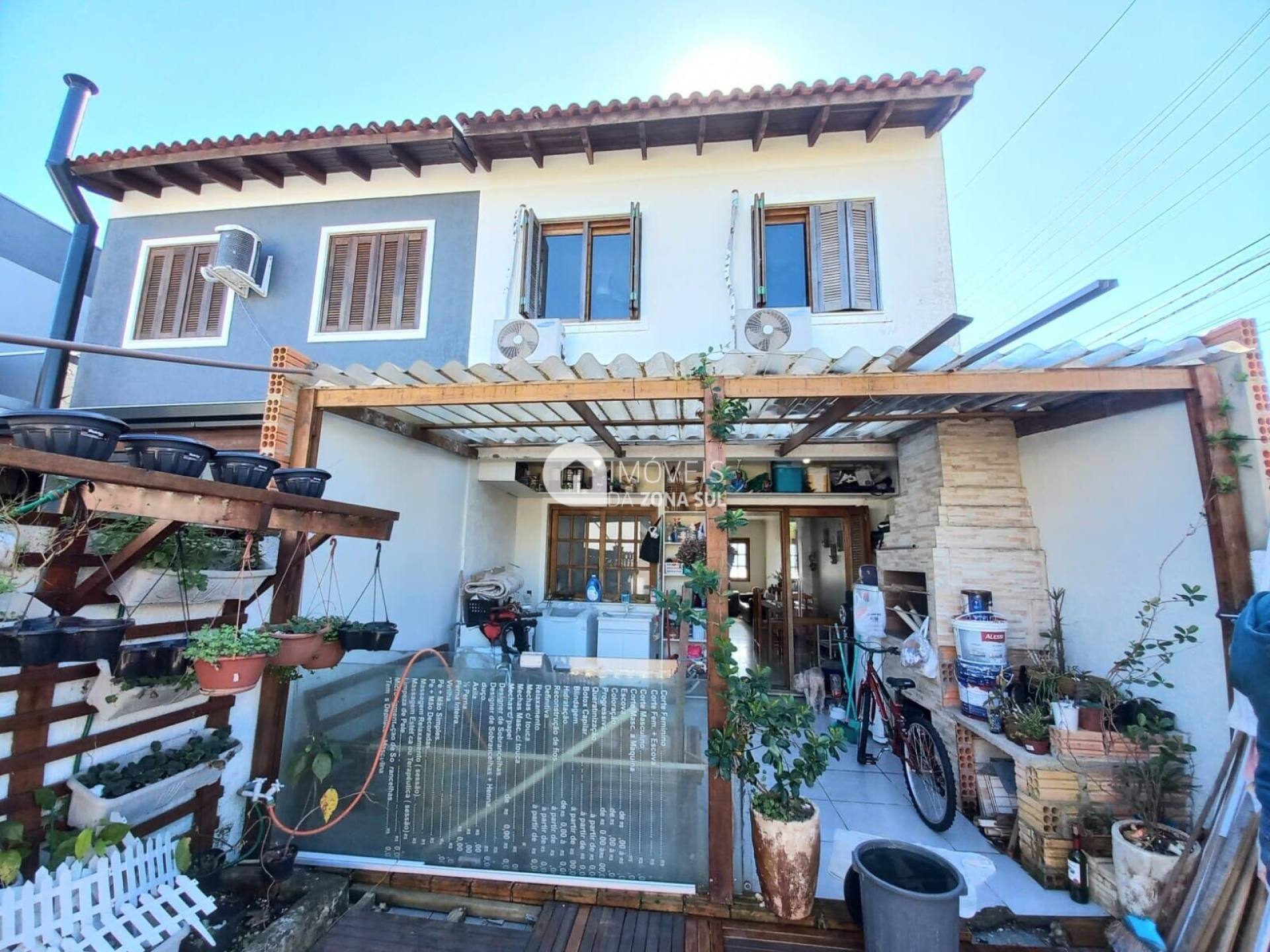 Casa para Vender com 2 vagas de garagem com 3 quartos 2 banheiros 1 suíte no bairro Hípica em Porto Alegre/RS