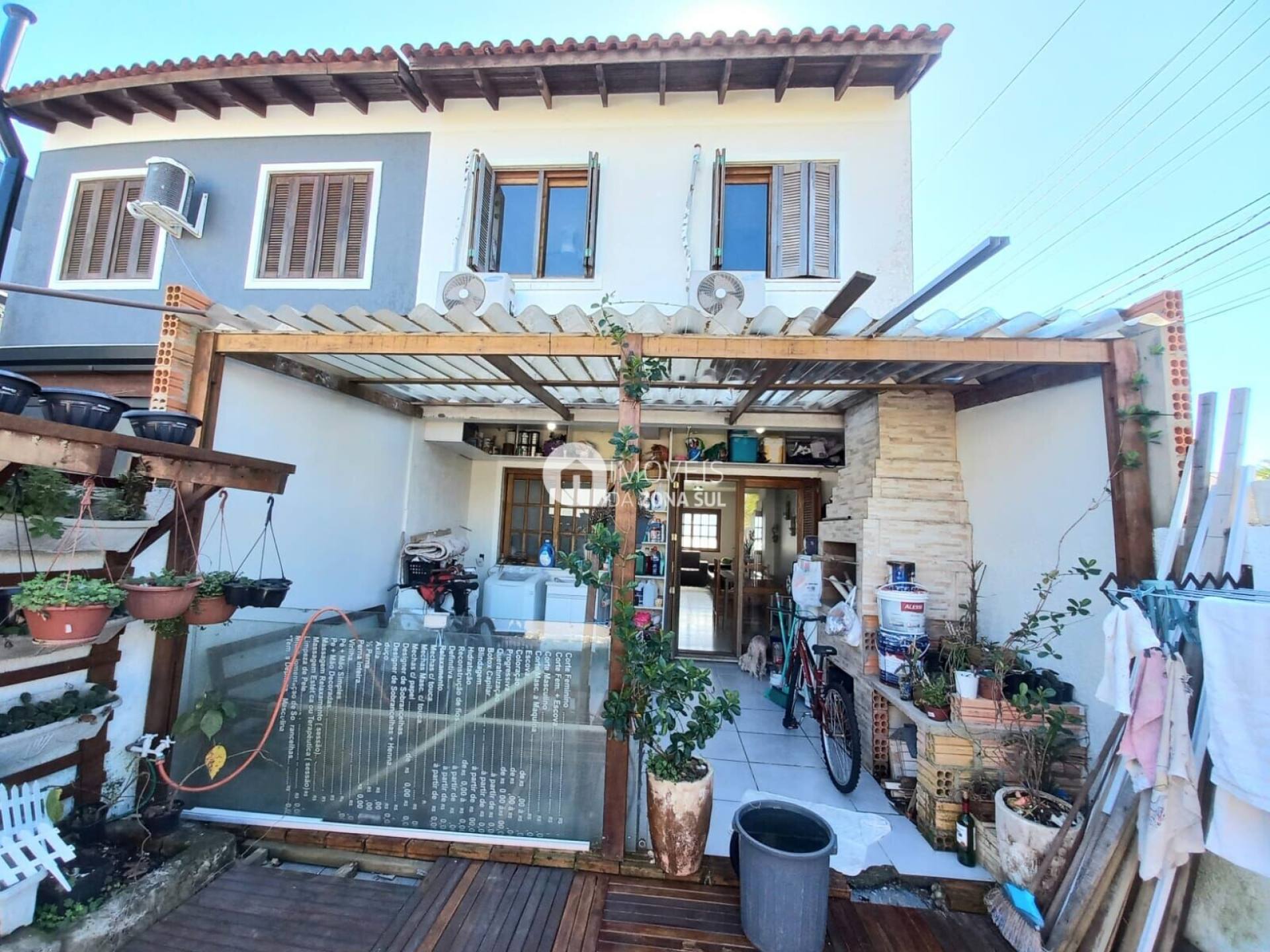 Casa para Vender com 2 vagas de garagem com 3 quartos 2 banheiros 1 suíte no bairro Hípica em Porto Alegre/RS