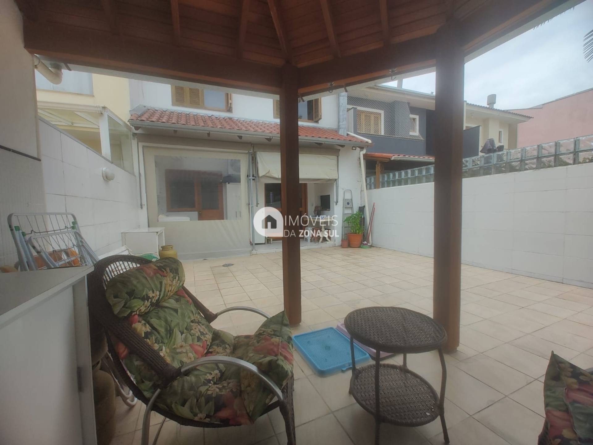 Casa para Vender com 2 vagas de garagem com 3 quartos 1 banheiro 1 suíte no bairro Hípica em Porto Alegre/RS