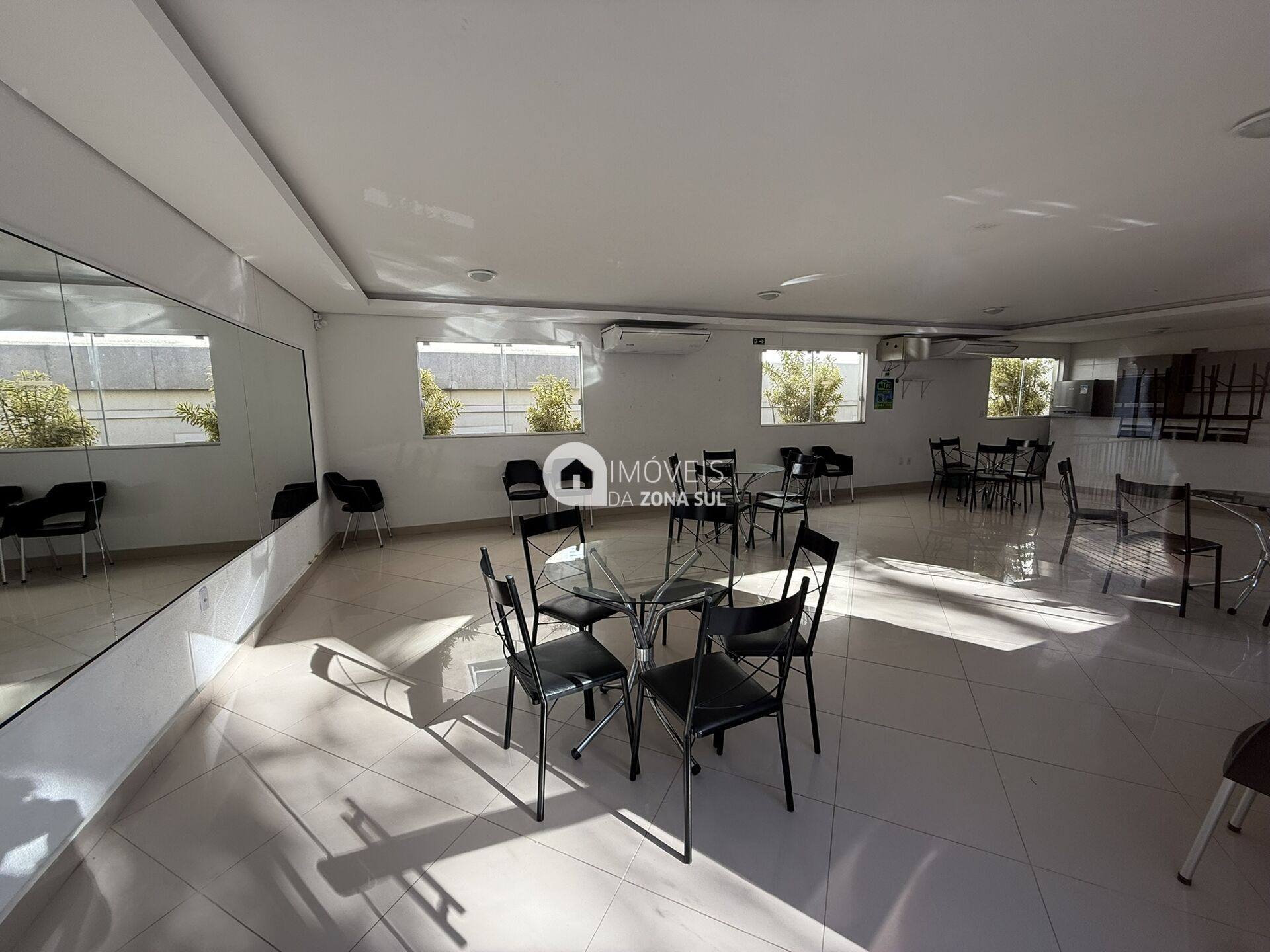 Apartamento para Vender com 1 vaga de garagem com 2 quartos 1 banheiro no bairro Vila Nova em Porto Alegre/RS
