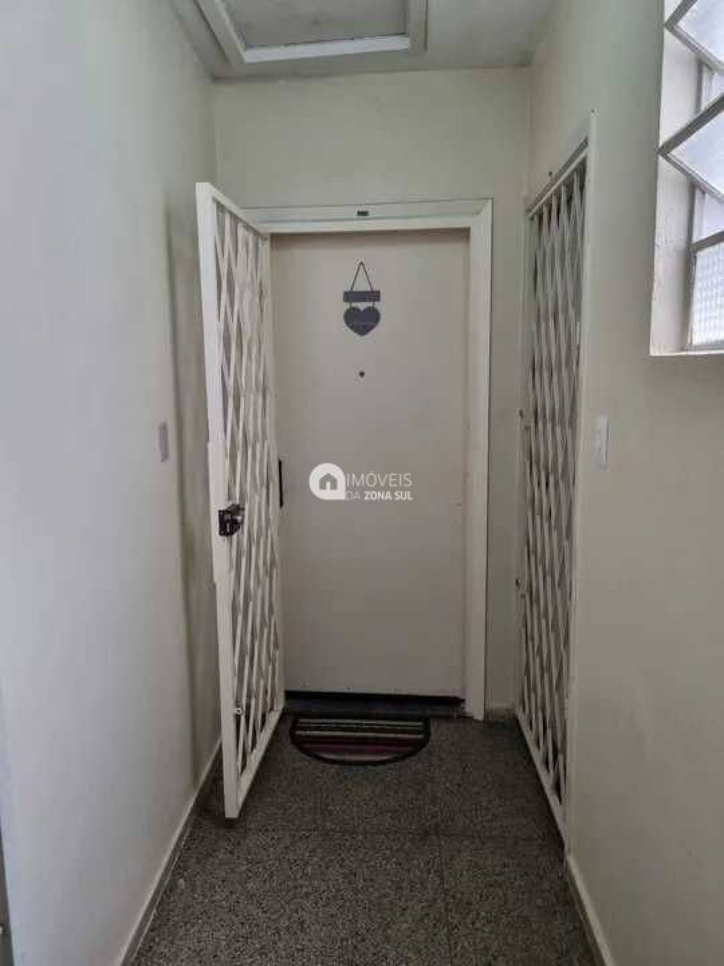 Apartamento para Vender com 1 quarto 1 banheiro no bairro Vila Ipiranga em Porto Alegre/RS