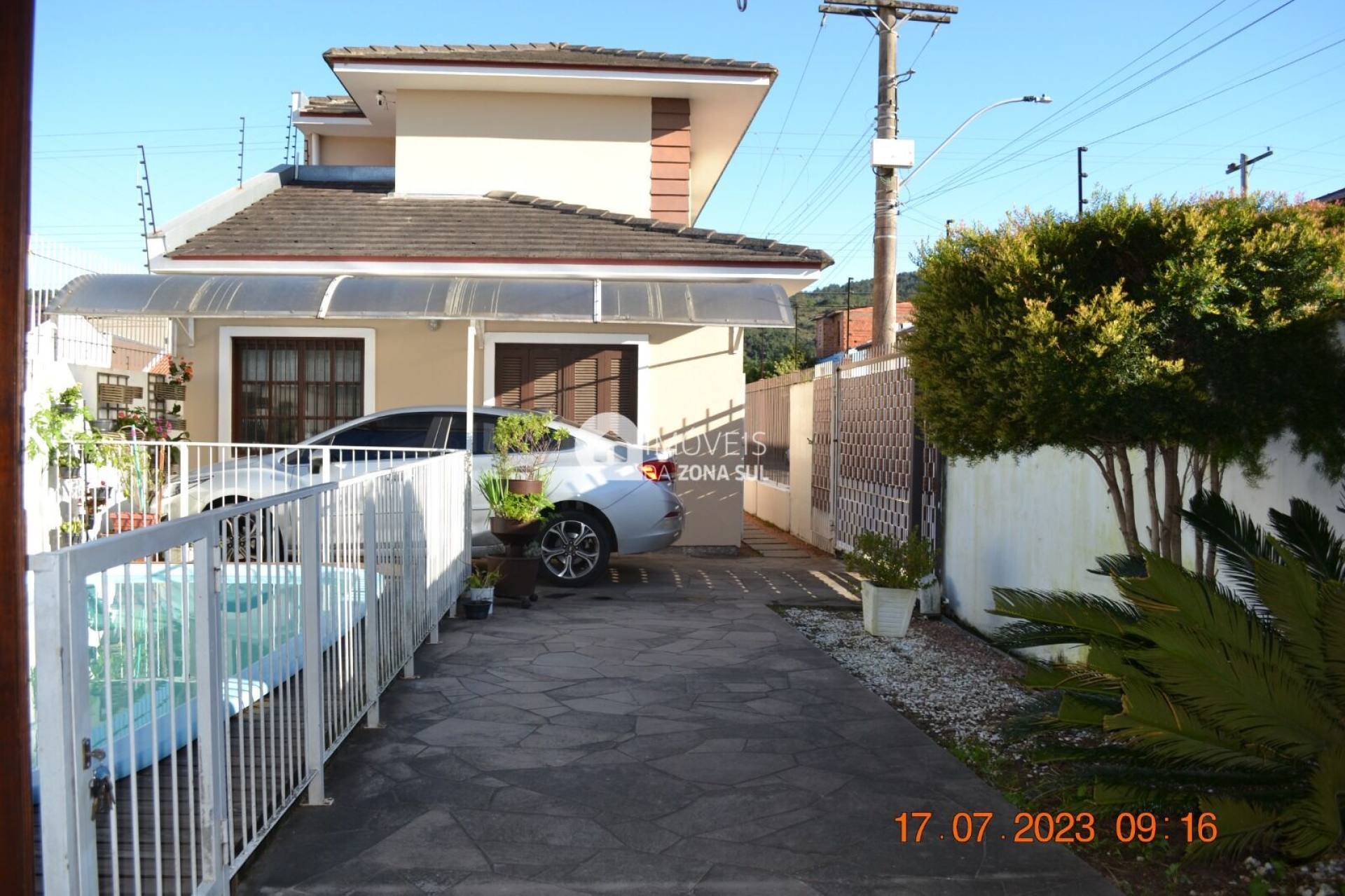 Casa para Vender com 1 vaga de garagem com 3 quartos 3 banheiros 1 suíte no bairro Aberta dos Morros em Porto Alegre/RS