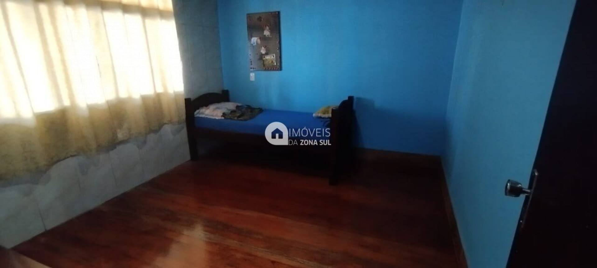 Casa para Vender com 3 vagas de garagem com 4 quartos 2 banheiros no bairro Restinga em Porto Alegre/RS