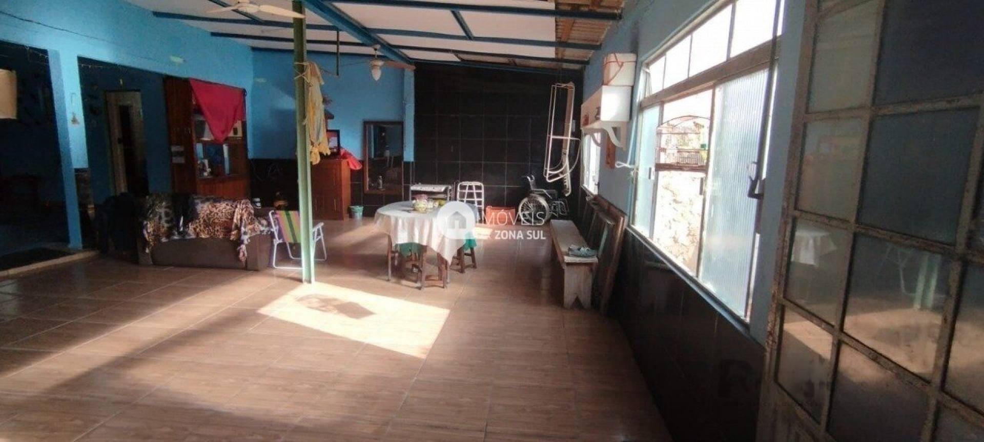 Casa para Vender com 3 vagas de garagem com 4 quartos 2 banheiros no bairro Restinga em Porto Alegre/RS