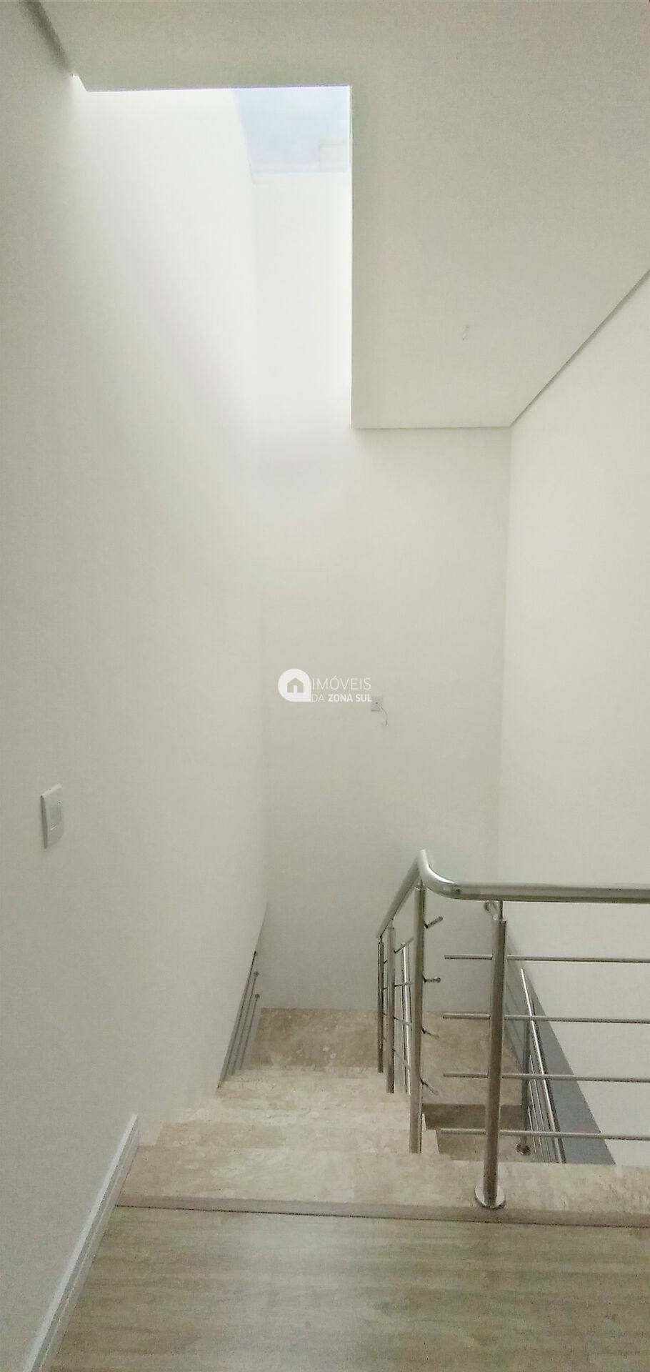 Casa para Vender com 2 vagas de garagem com 3 quartos 3 banheiros 3 suítes no bairro Aberta dos Morros em Porto Alegre/RS