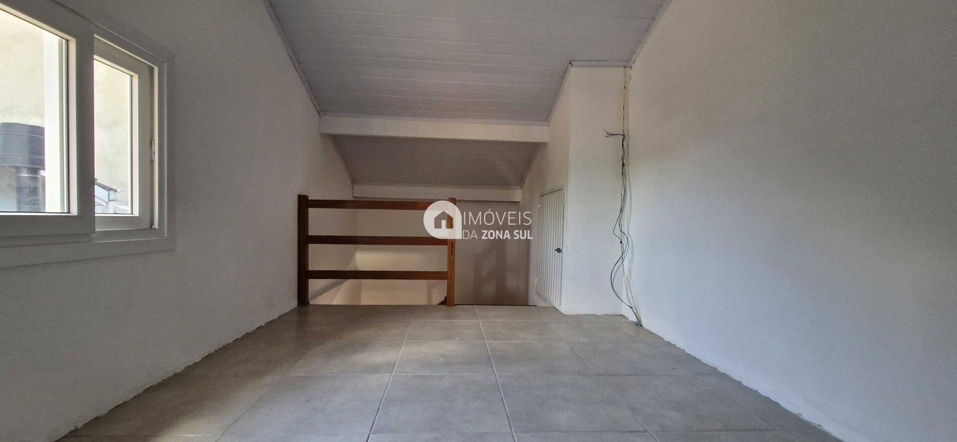 Sobrado para Vender com 2 vagas de garagem com 2 quartos 3 banheiros 1 suíte no bairro Camaquã em Porto Alegre/RS