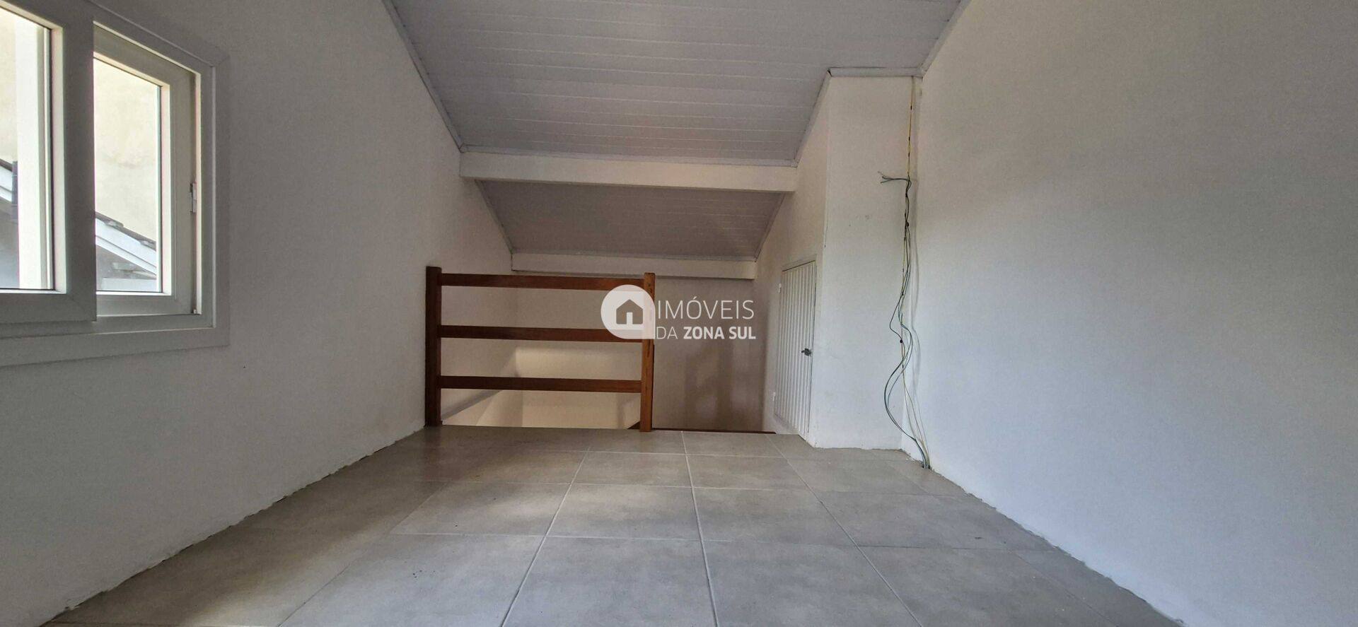 Sobrado para Vender com 2 vagas de garagem com 2 quartos 3 banheiros 1 suíte no bairro Camaquã em Porto Alegre/RS