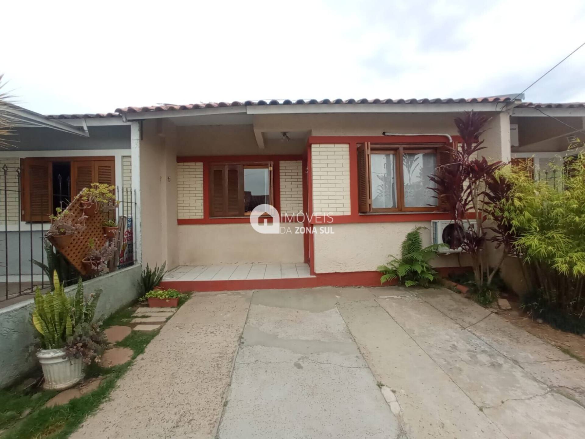 Casa para Vender com 2 vagas de garagem com 2 quartos 1 banheiro no bairro Hípica em Porto Alegre/RS