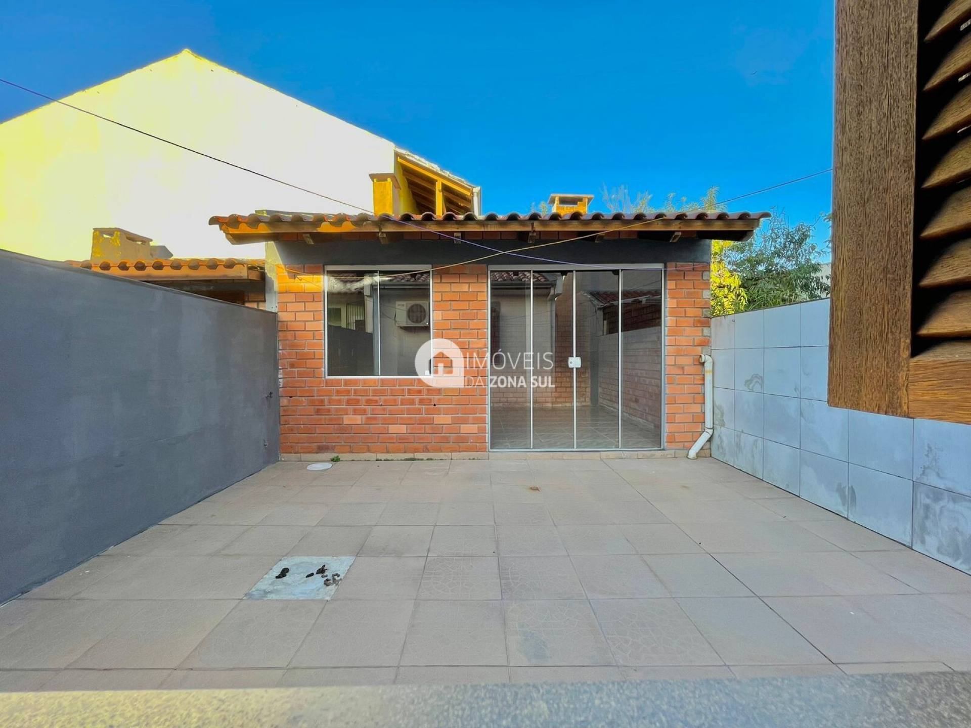 Casa para Vender com 1 vaga de garagem com 2 quartos 1 banheiro no bairro Hípica em Porto Alegre/RS