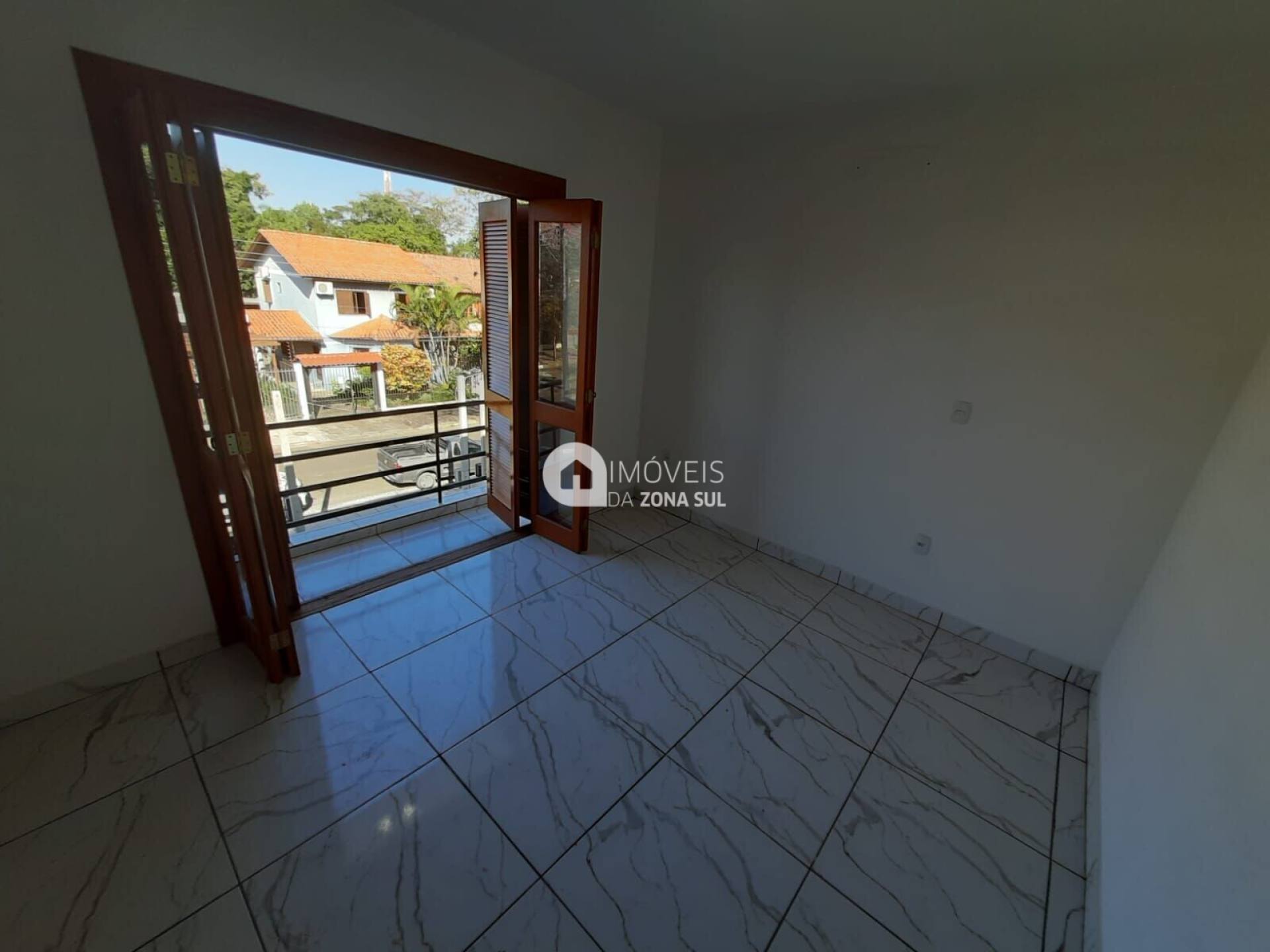 Sobrado no Guarujá com 2 suítes
