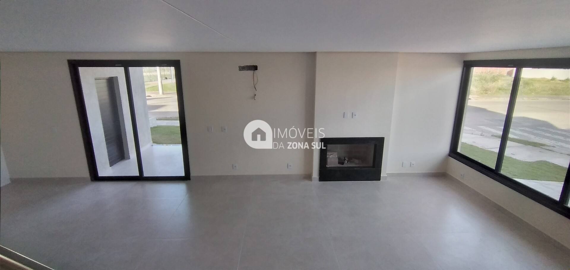 Casa para Vender com 2 vagas de garagem com 3 quartos 3 banheiros 1 suíte no bairro Hípica em Porto Alegre/RS