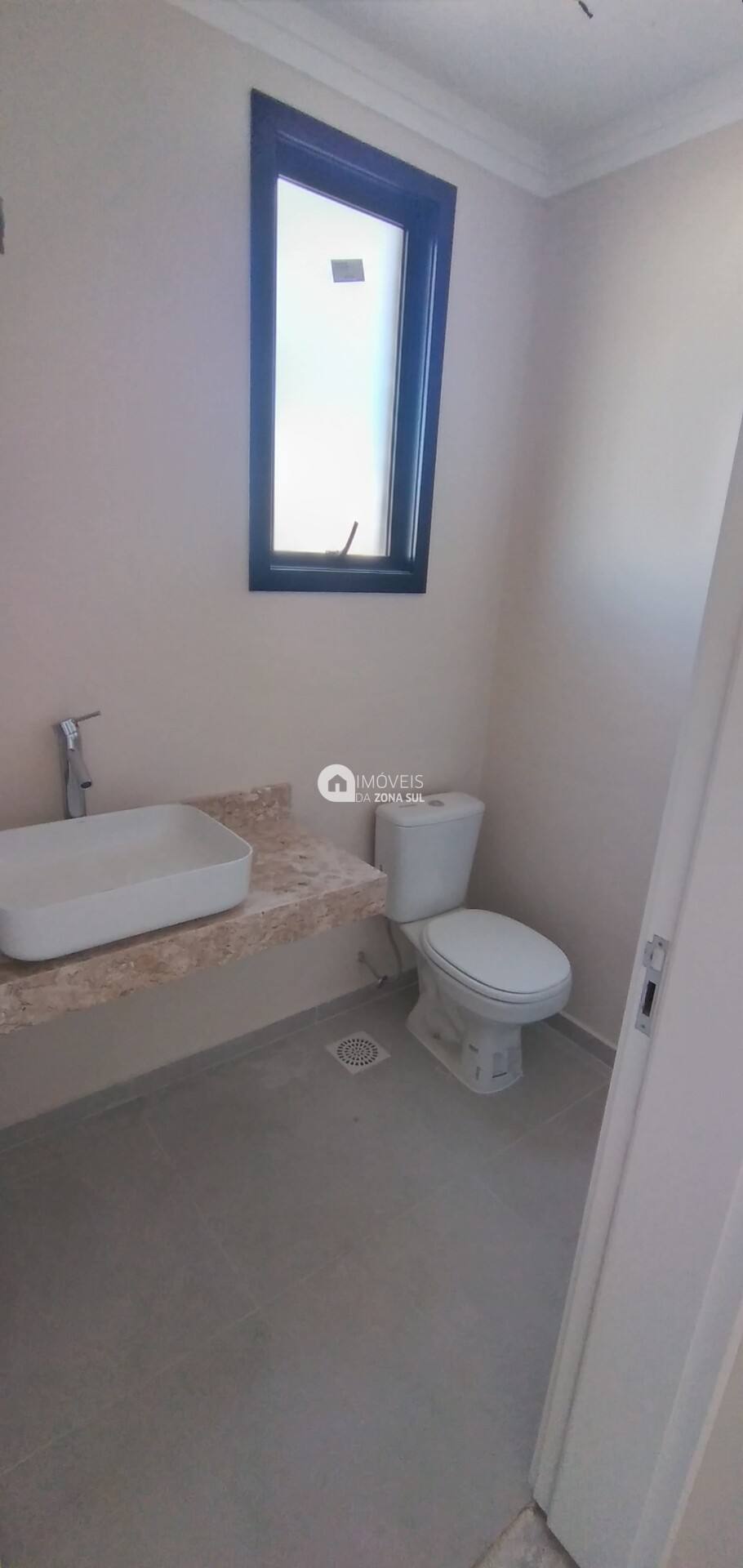 Casa para Vender com 2 vagas de garagem com 3 quartos 3 banheiros 1 suíte no bairro Hípica em Porto Alegre/RS