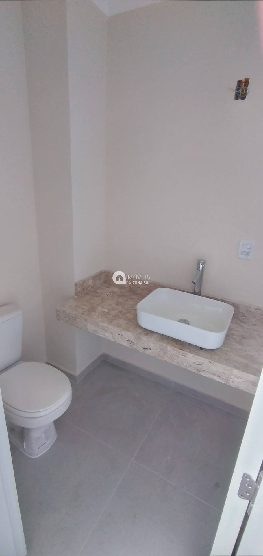 Casa para Vender com 2 vagas de garagem com 3 quartos 3 banheiros 1 suíte no bairro Hípica em Porto Alegre/RS