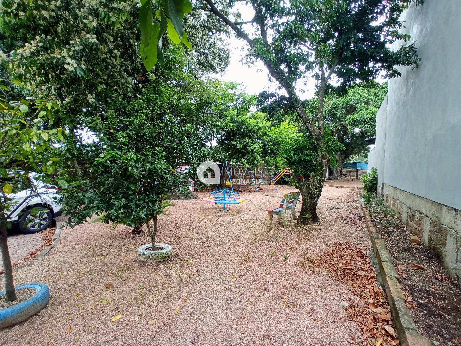 Ótimo Sobrado de 260m² em condomínio Fechado no Bairro Belém Velho